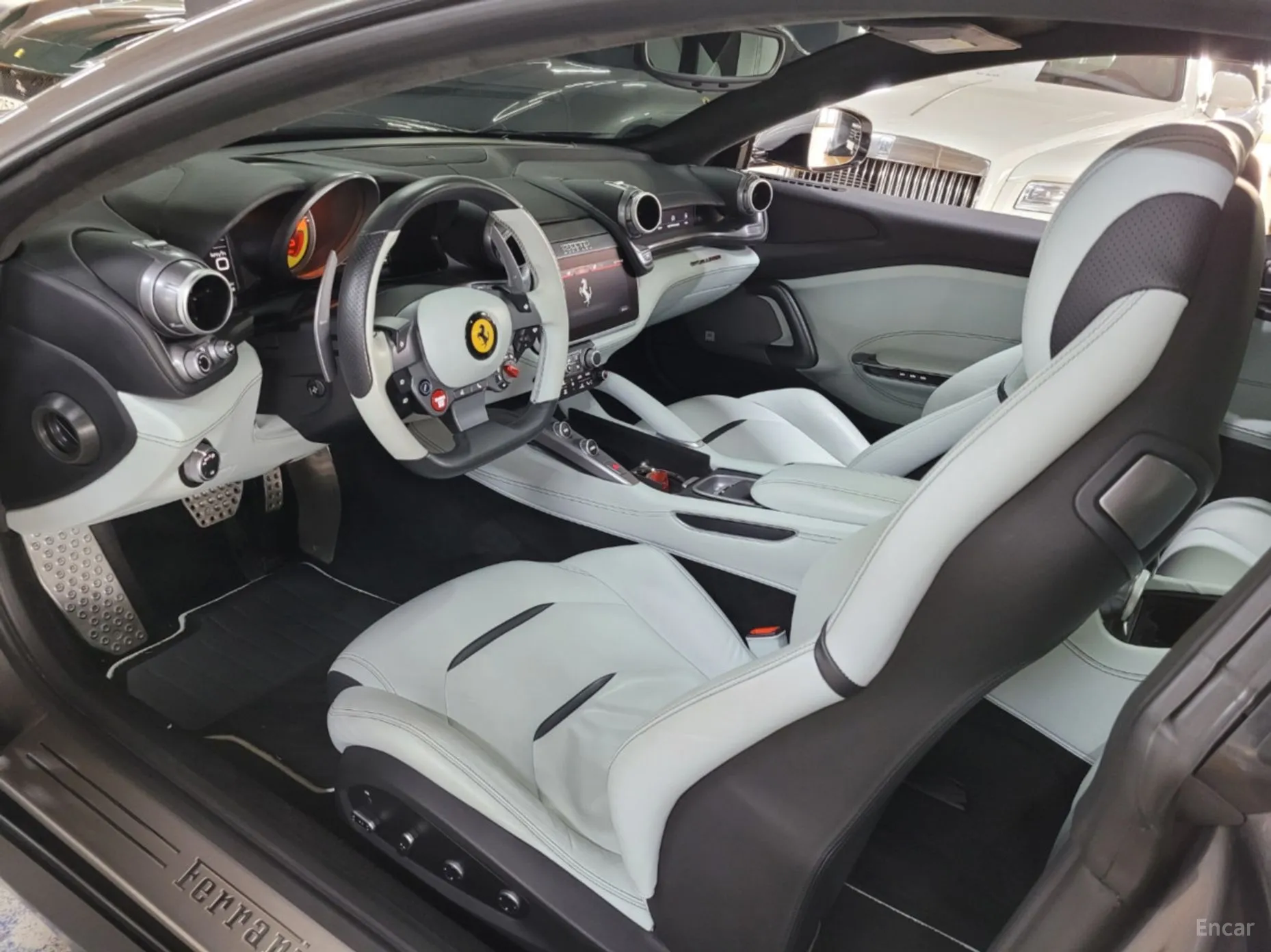 Ferrari GTC4 Rousseau превью 7