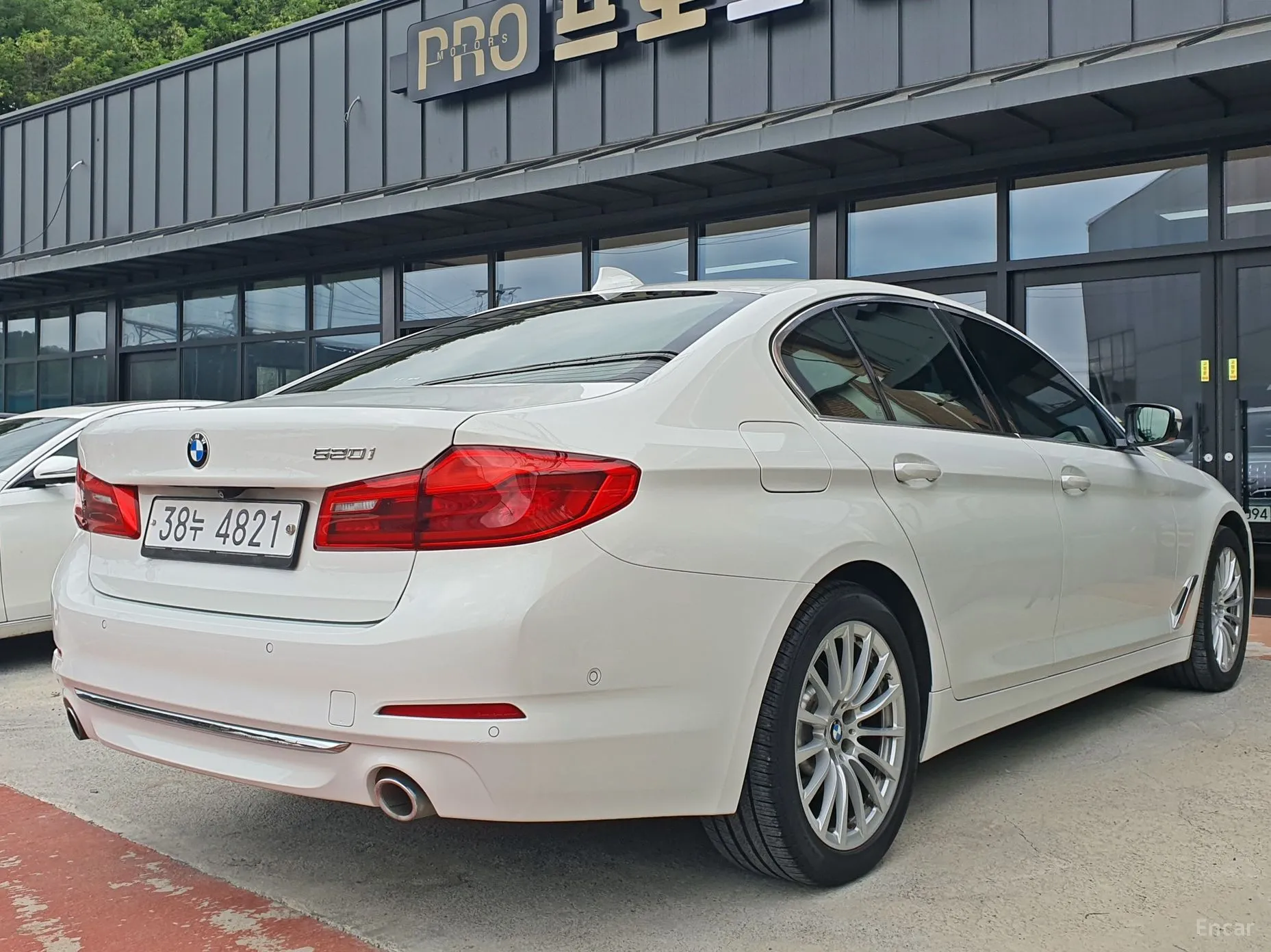 BMW 5 Series (G30) превью 2