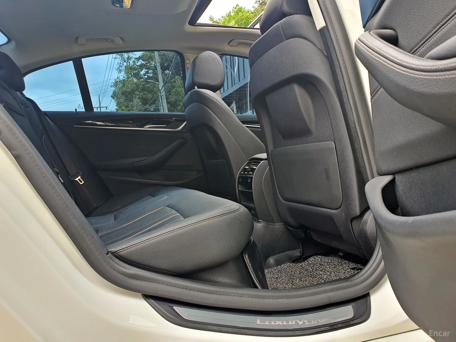BMW 5 Series (G30) превью 4