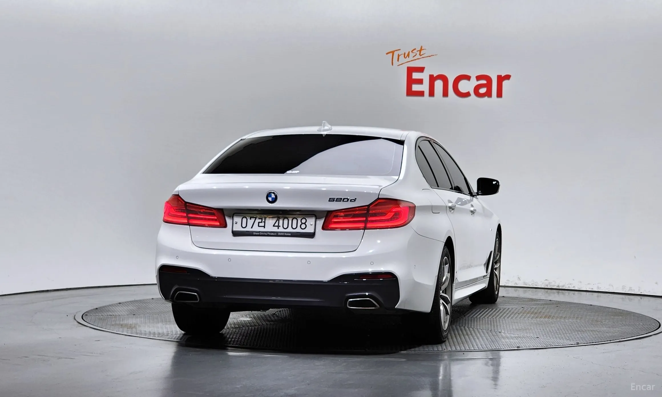 BMW 5 Series (G30) превью 3