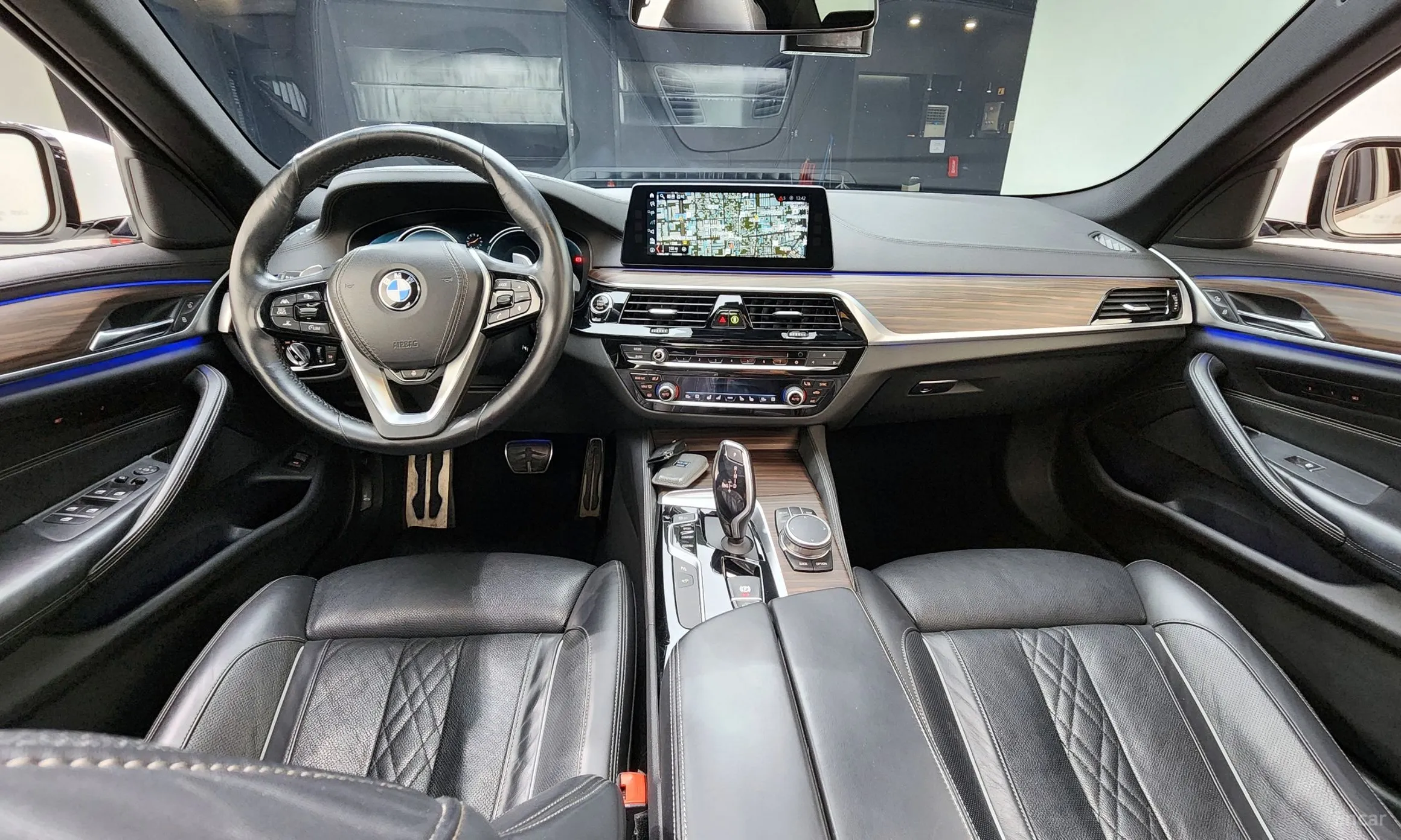 BMW 5 Series (G30) превью 4