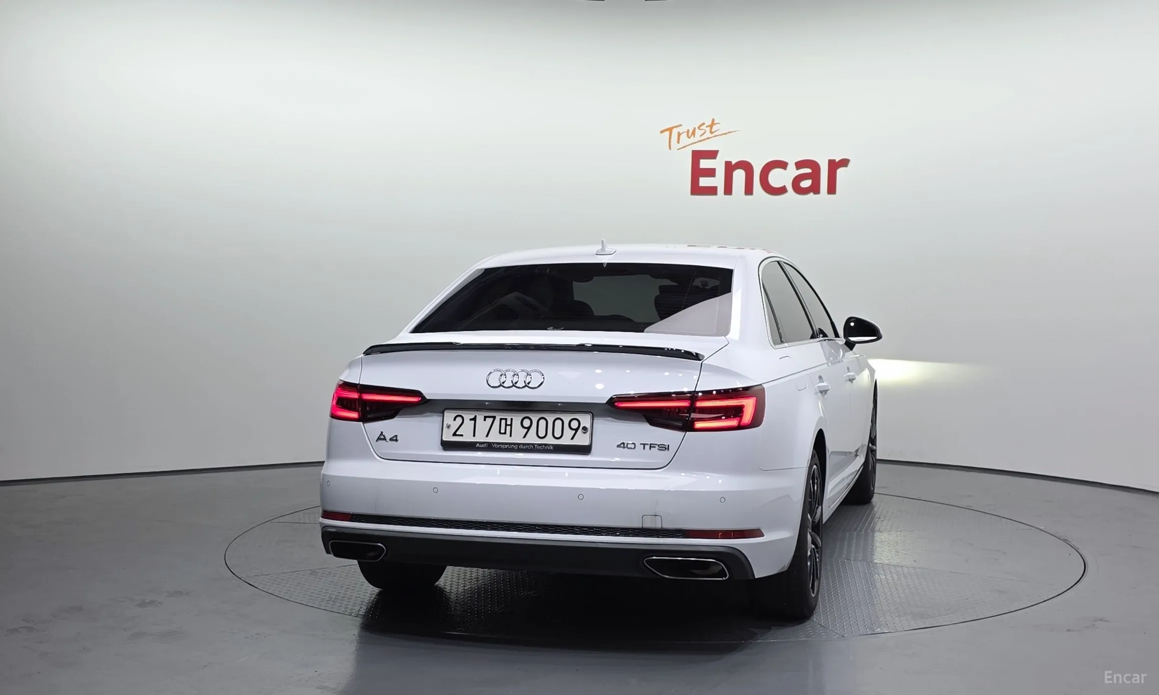 Audi A4 (B9) превью 3