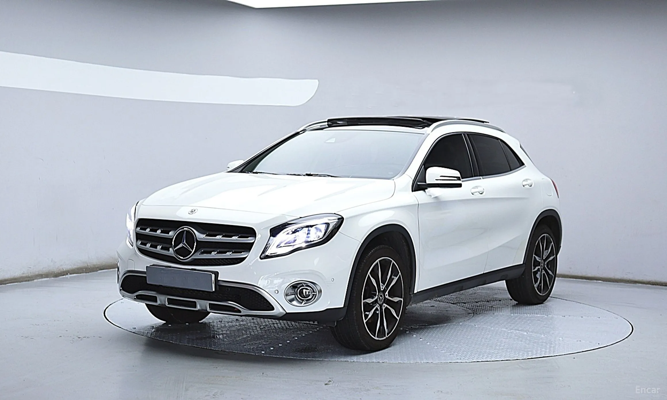 Mercedes Benz GLA-Class X156