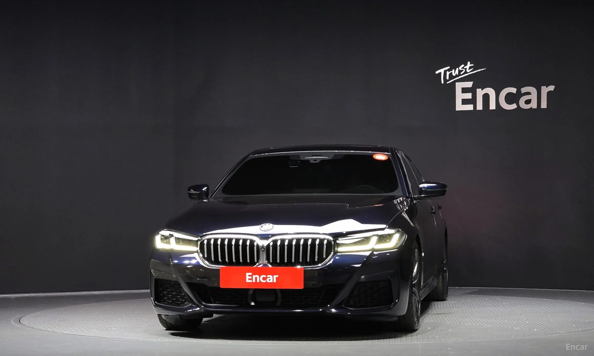 BMW 5 Series (G30) превью 2