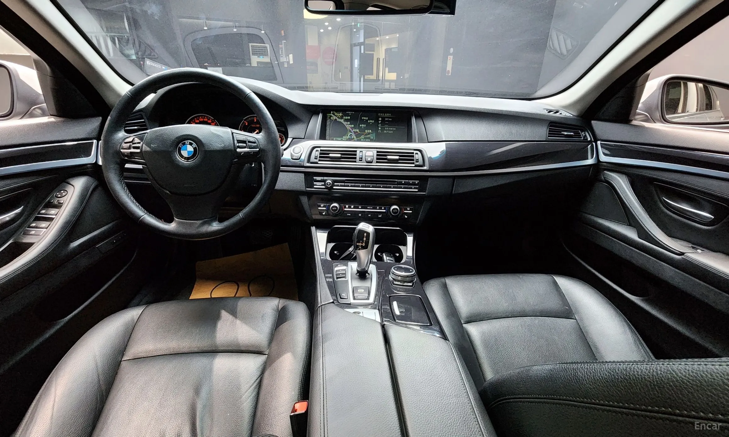 BMW 5 Series (F10) превью 4