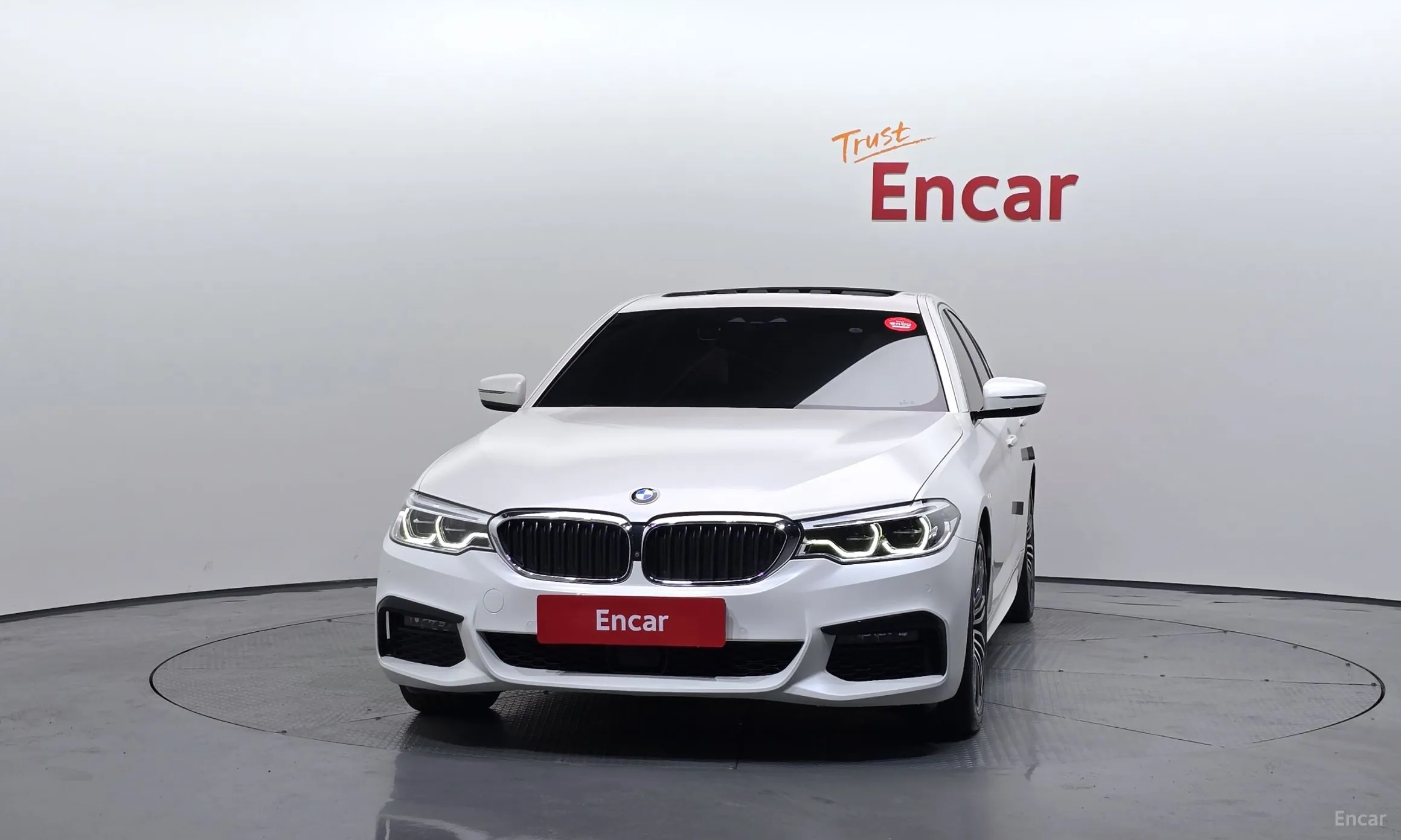 BMW 5 Series (G30) превью 2