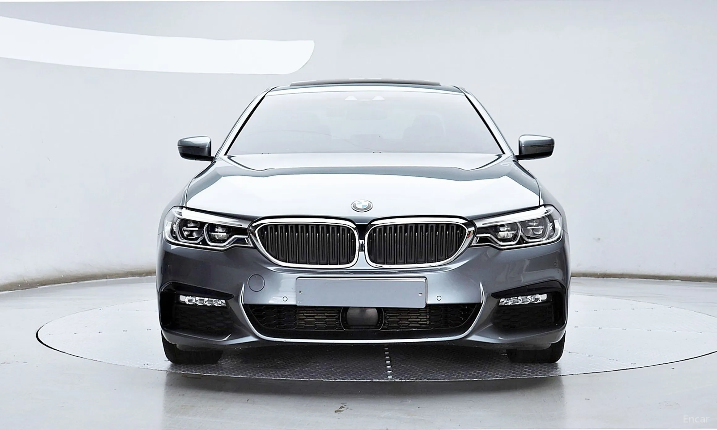 BMW 5 Series (G30) превью 2
