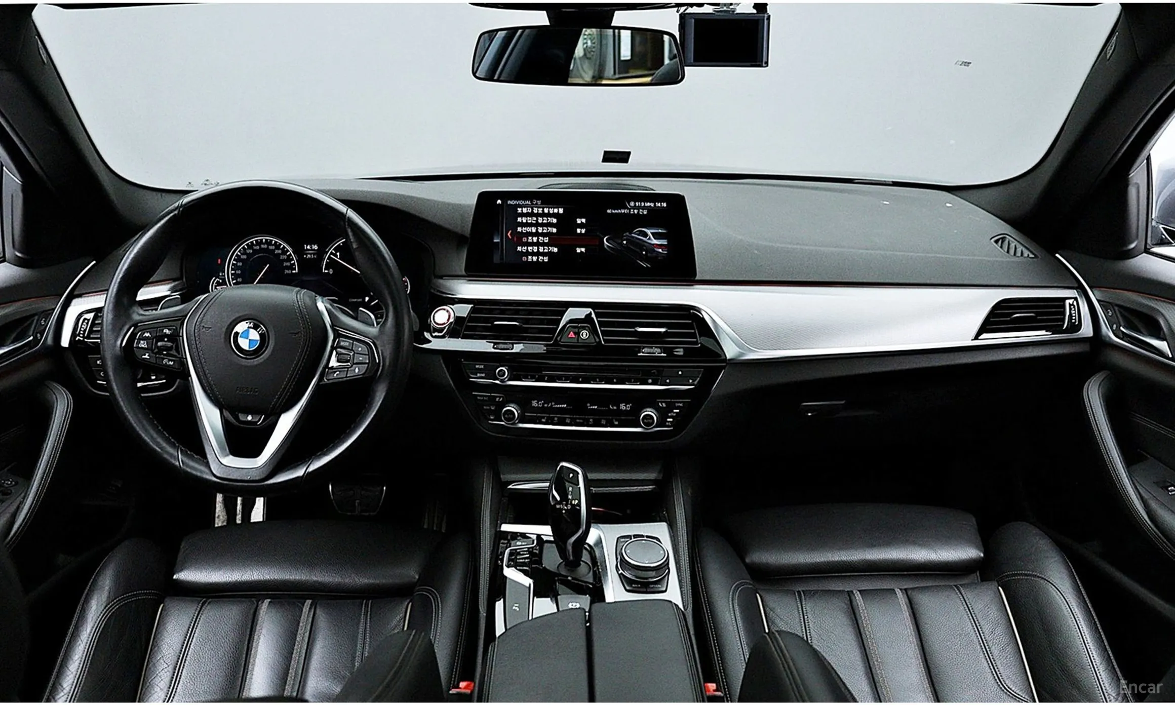 BMW 5 Series (G30) превью 4