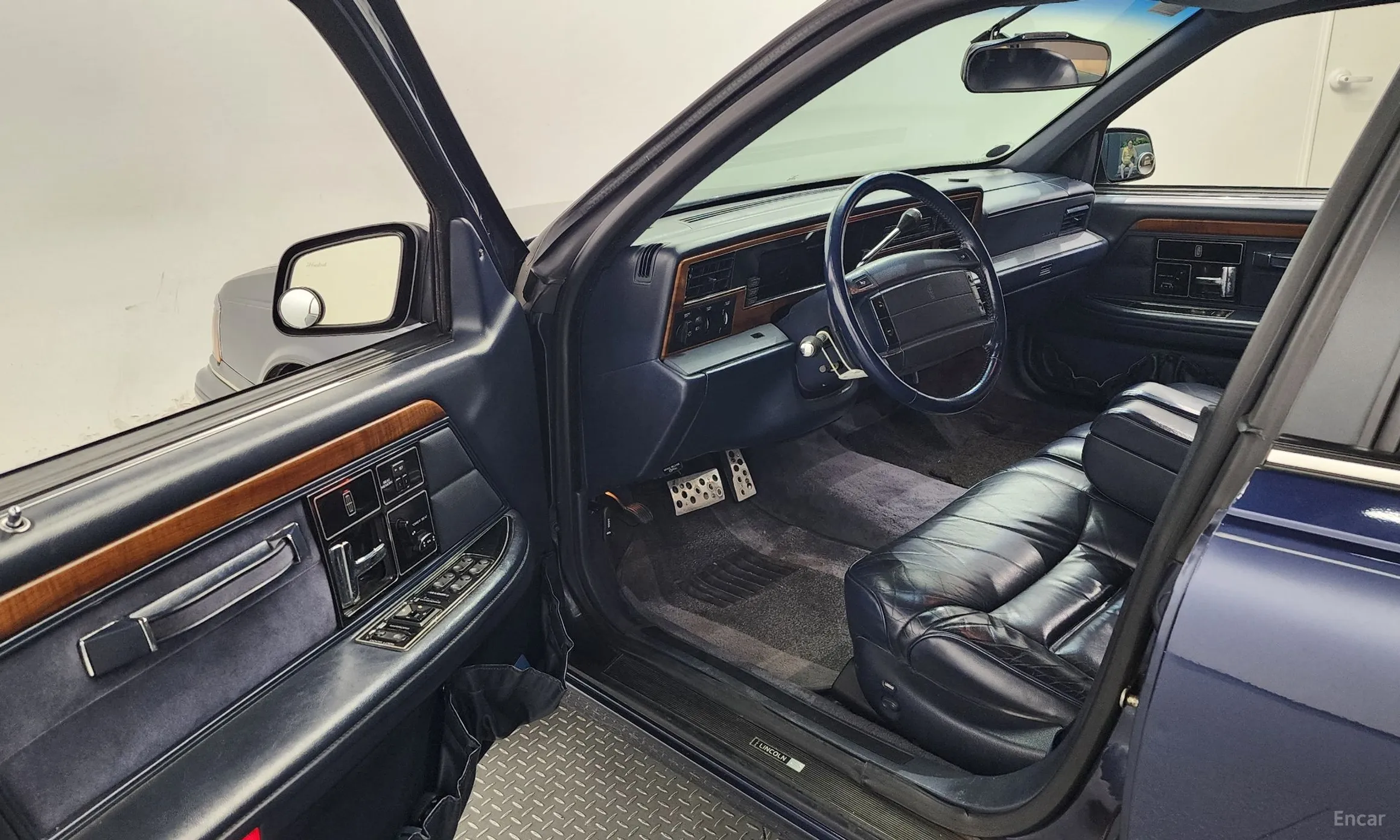 Lincoln Continental превью 10