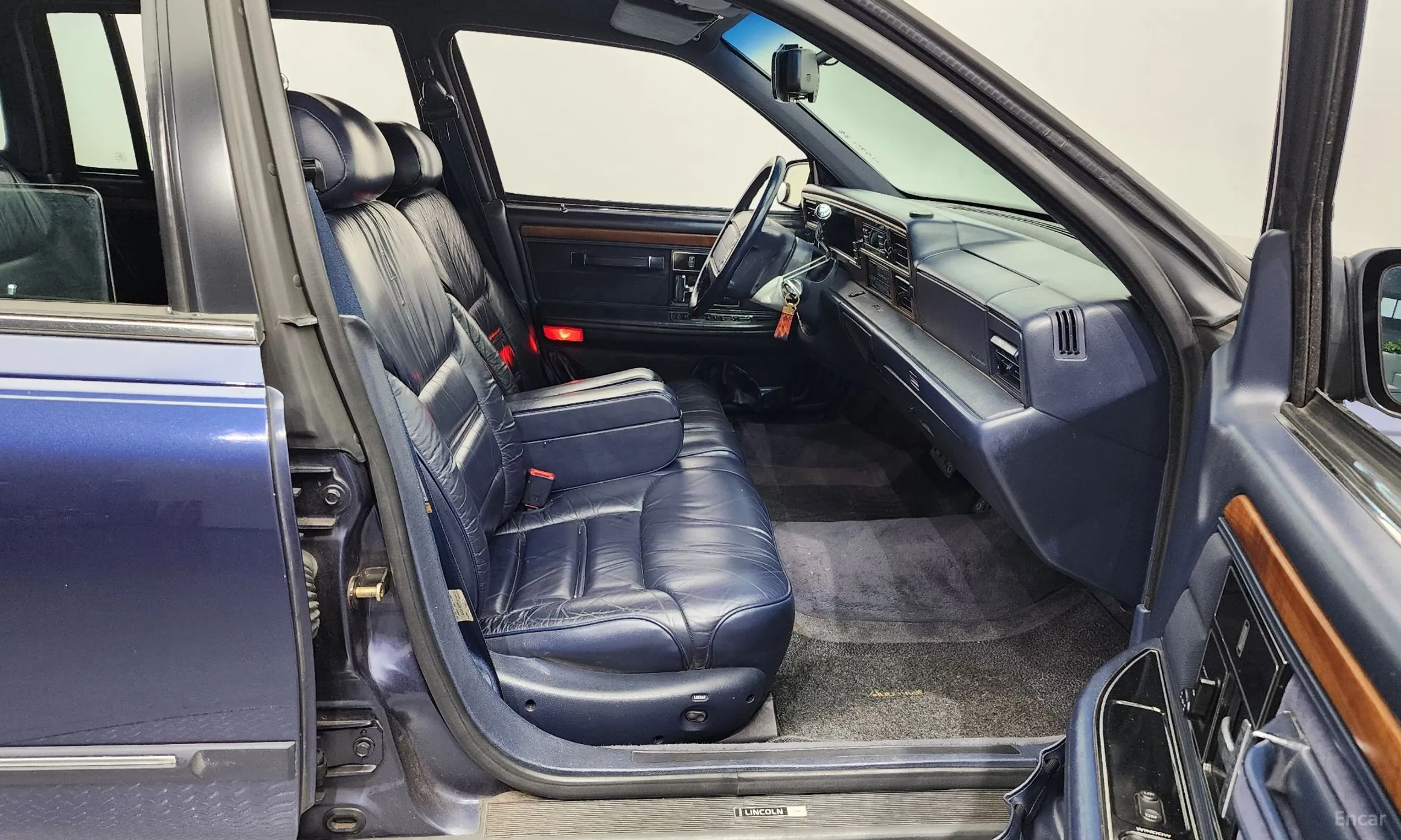 Lincoln Continental превью 11