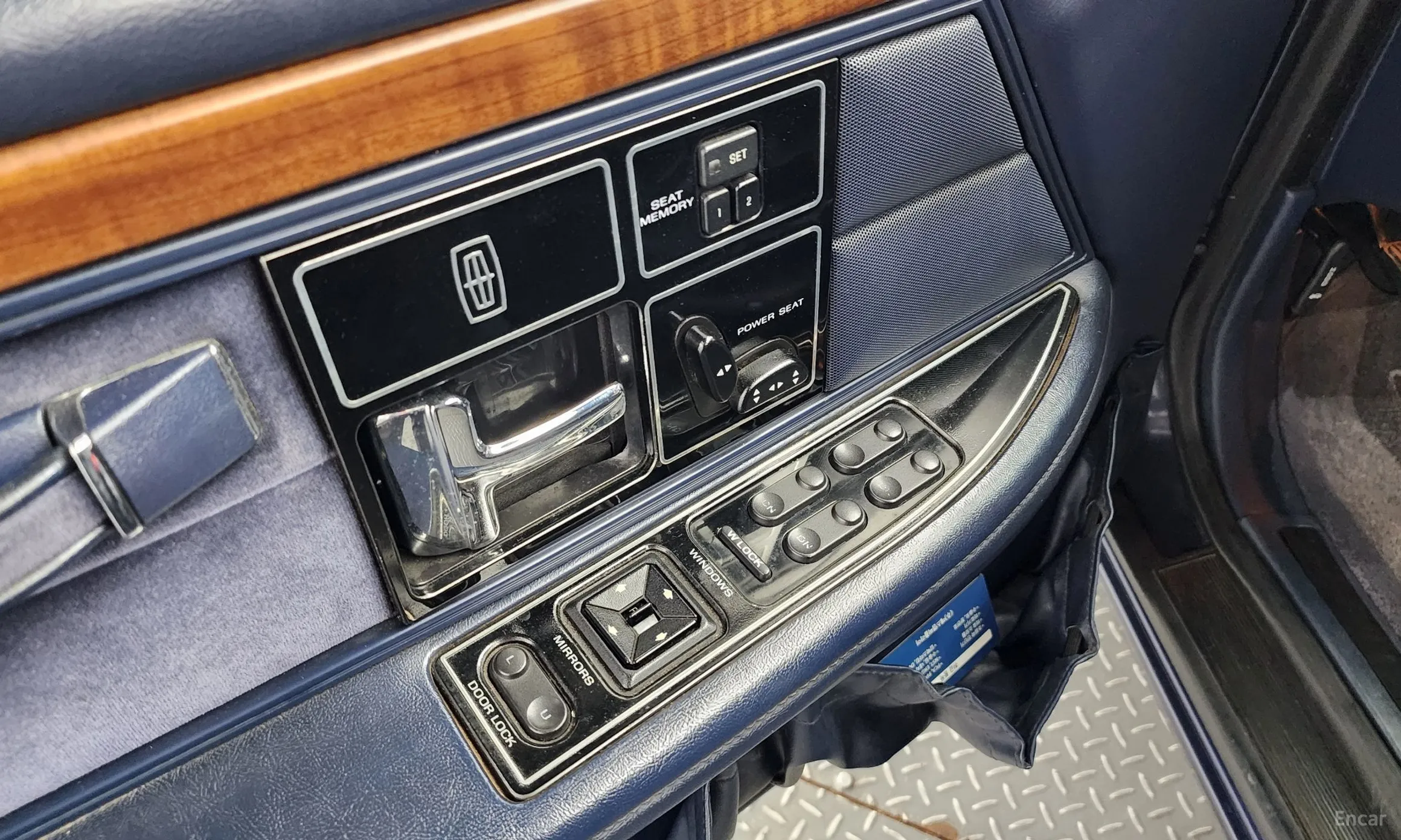 Lincoln Continental превью 14