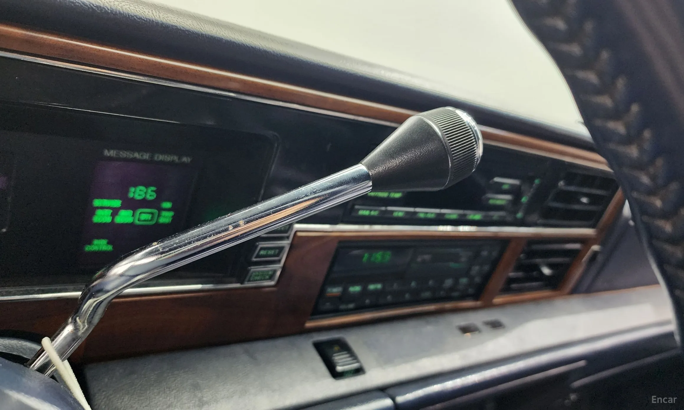 Lincoln Continental превью 9