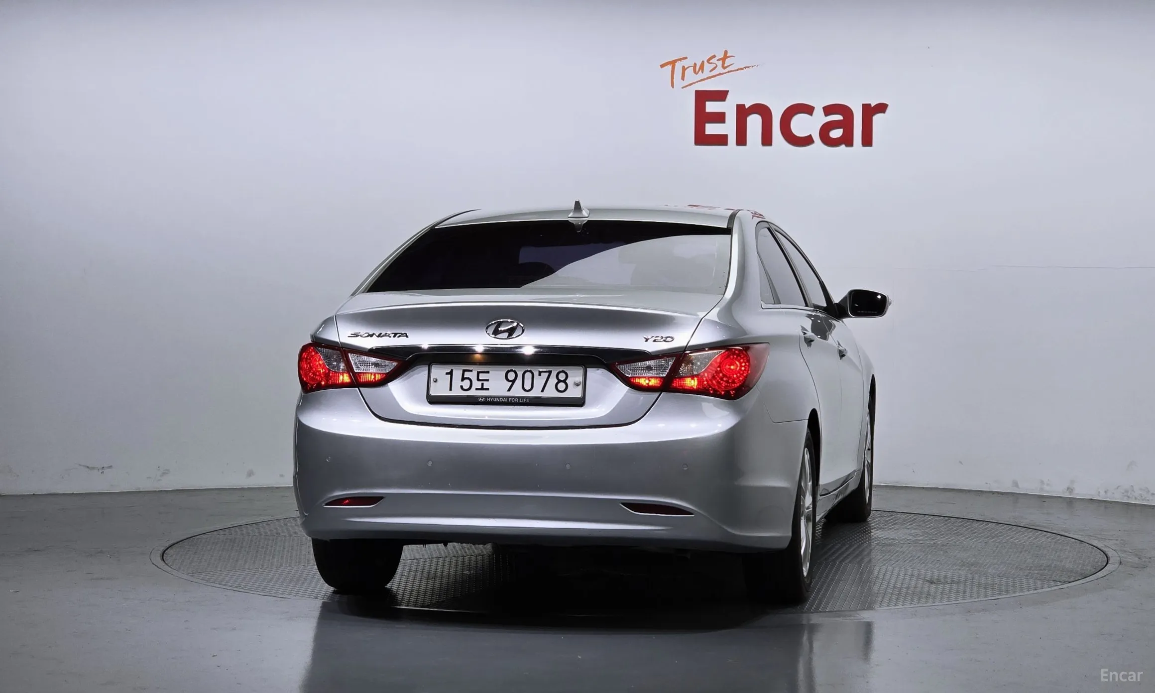 Hyundai YF Sonata превью 3