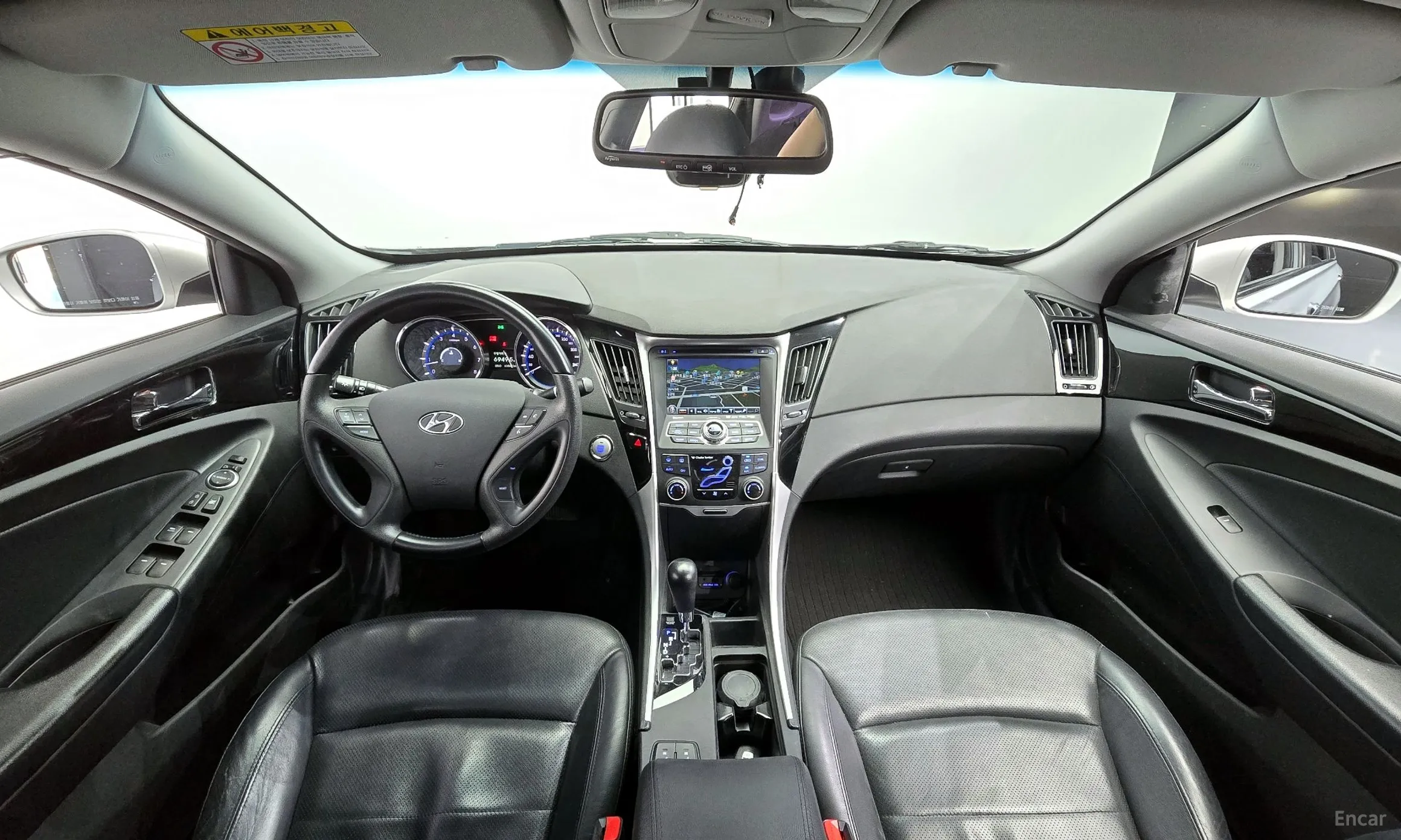 Hyundai YF Sonata превью 4