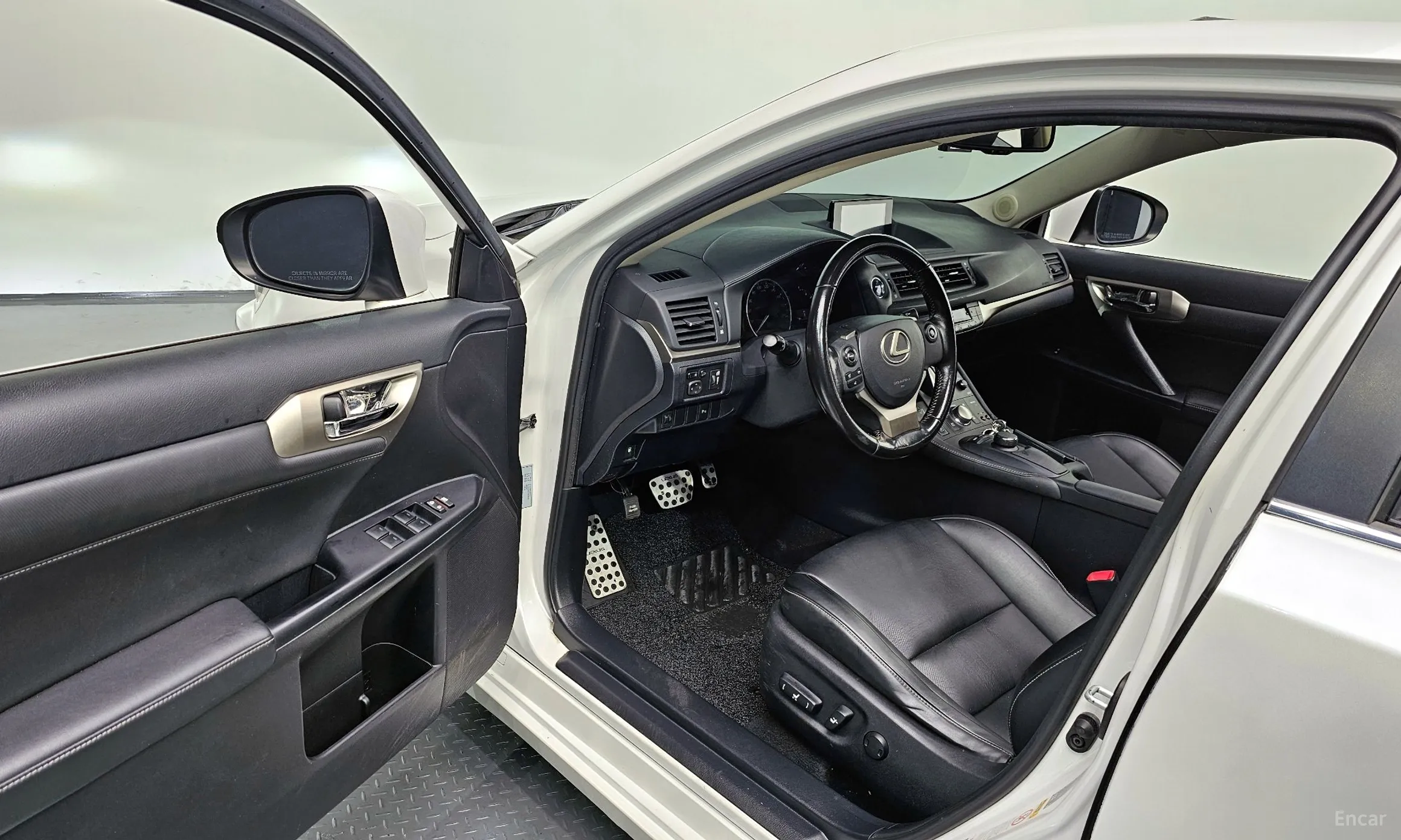 Lexus CT200h превью 11