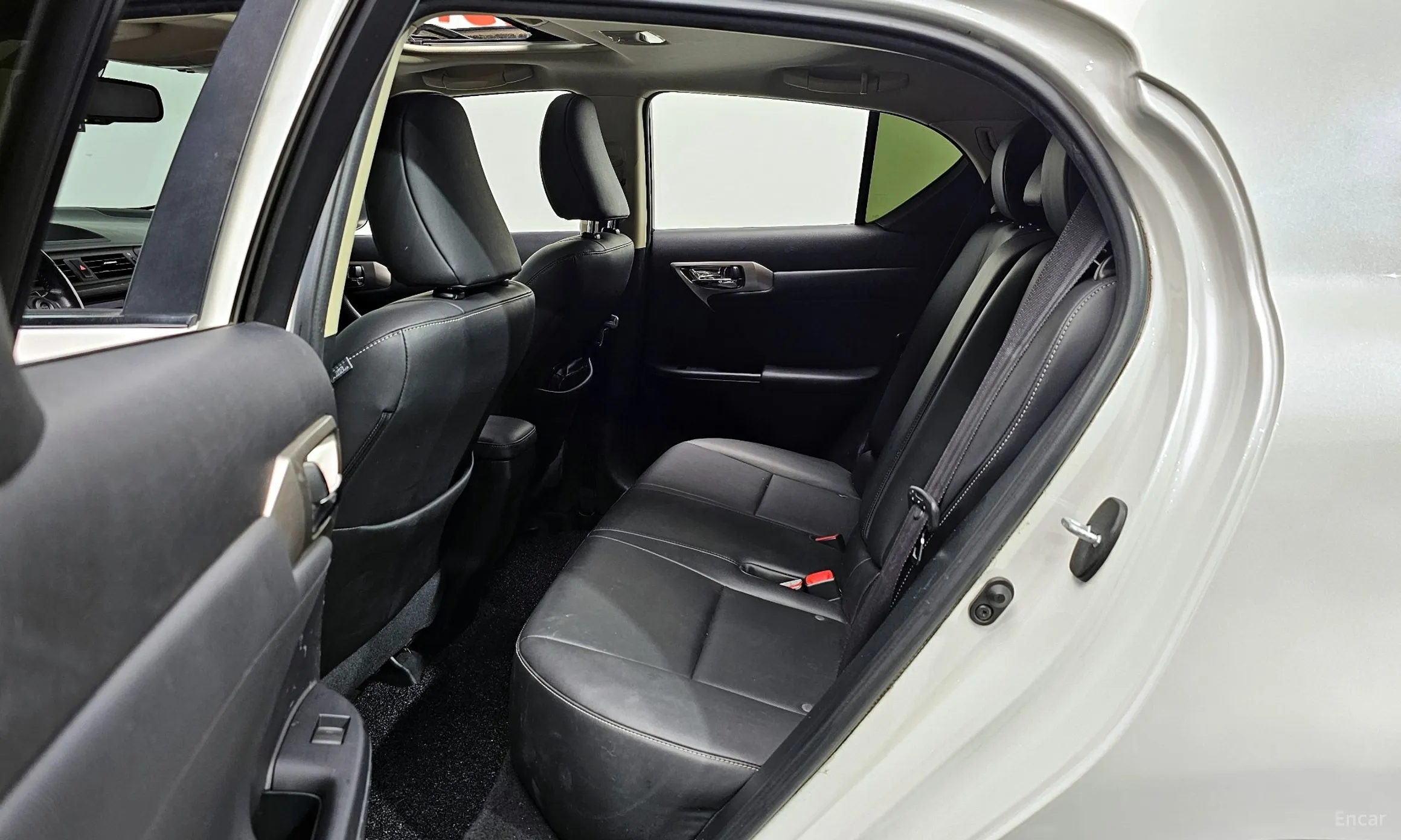 Lexus CT200h превью 12