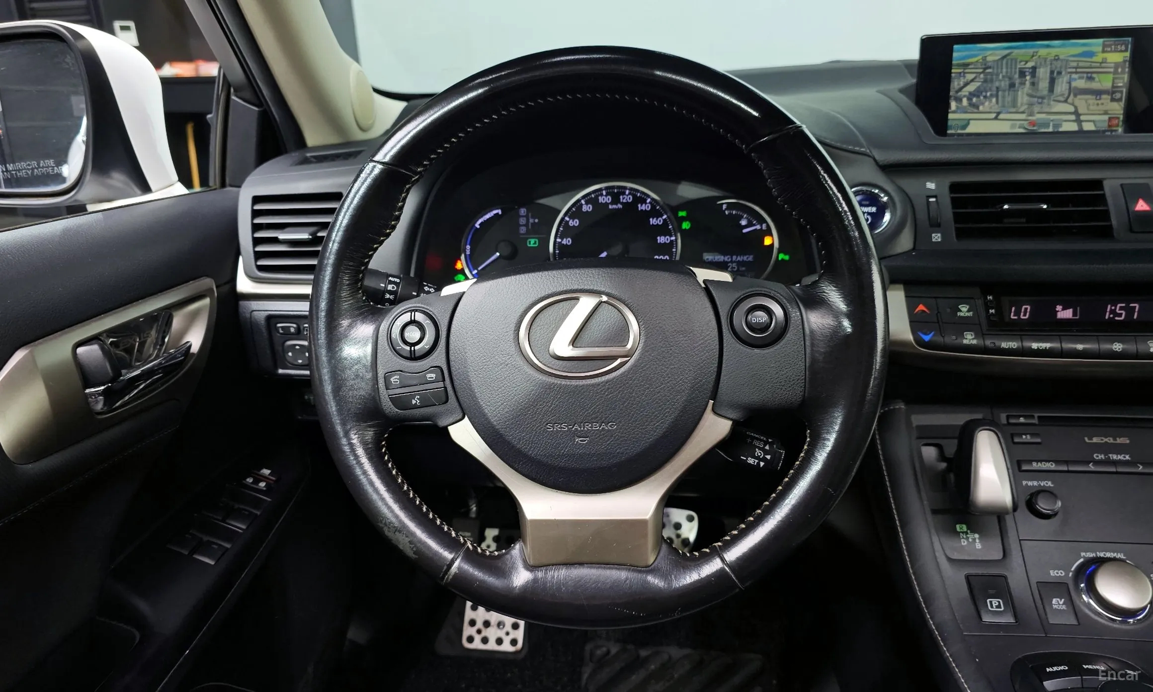 Lexus CT200h превью 14