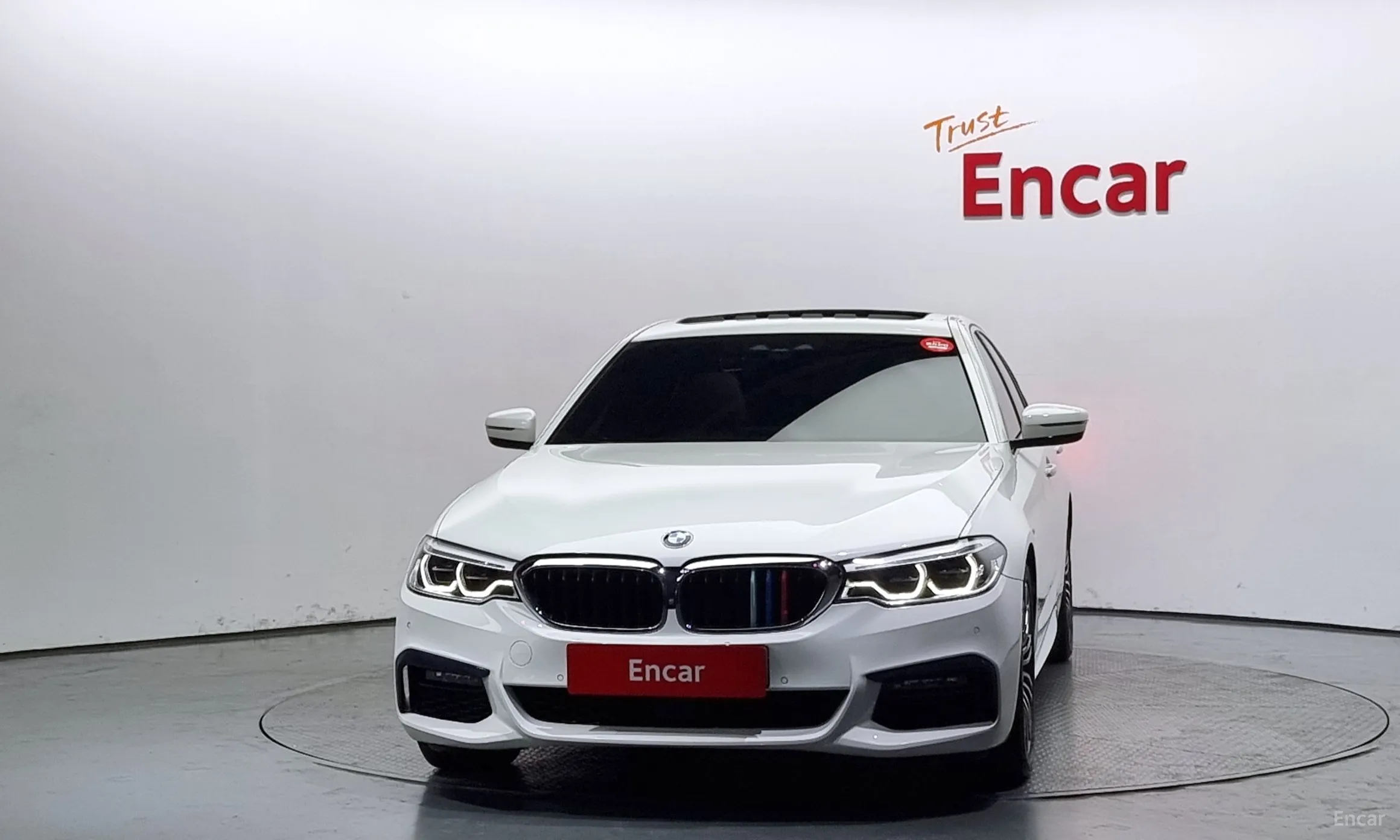 BMW 5 Series (G30) превью 2
