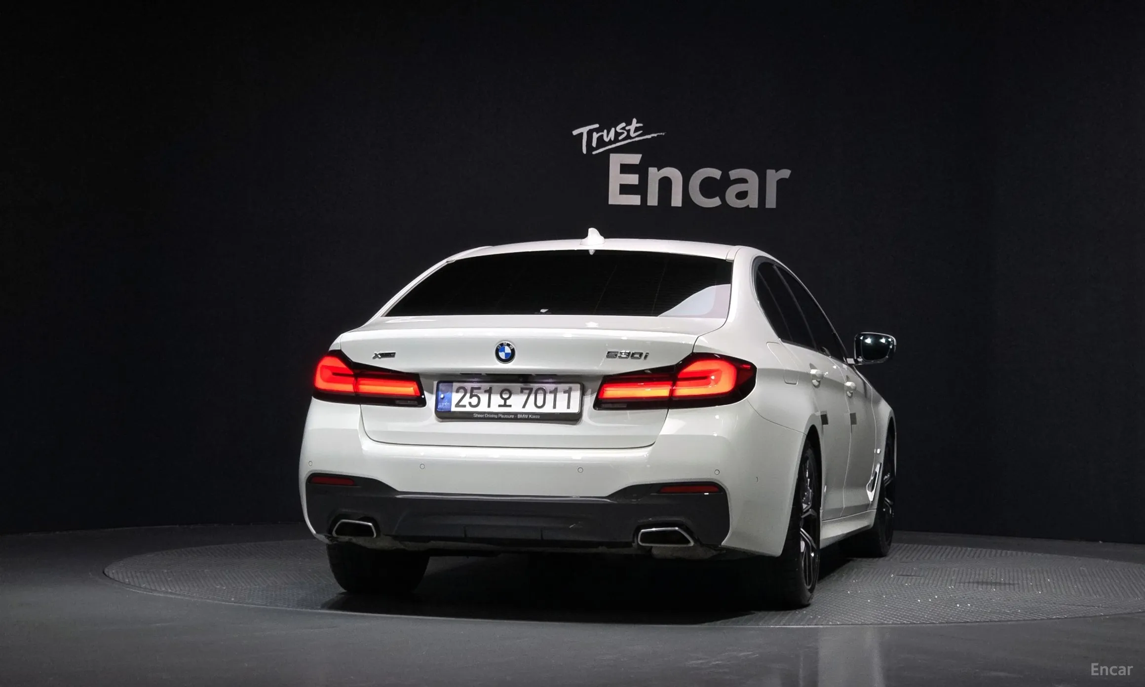 BMW 5 Series (G30) превью 3