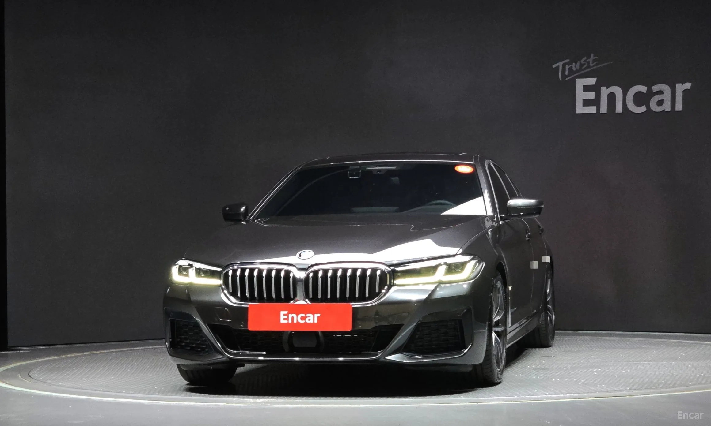 BMW 5 Series (G30) превью 2