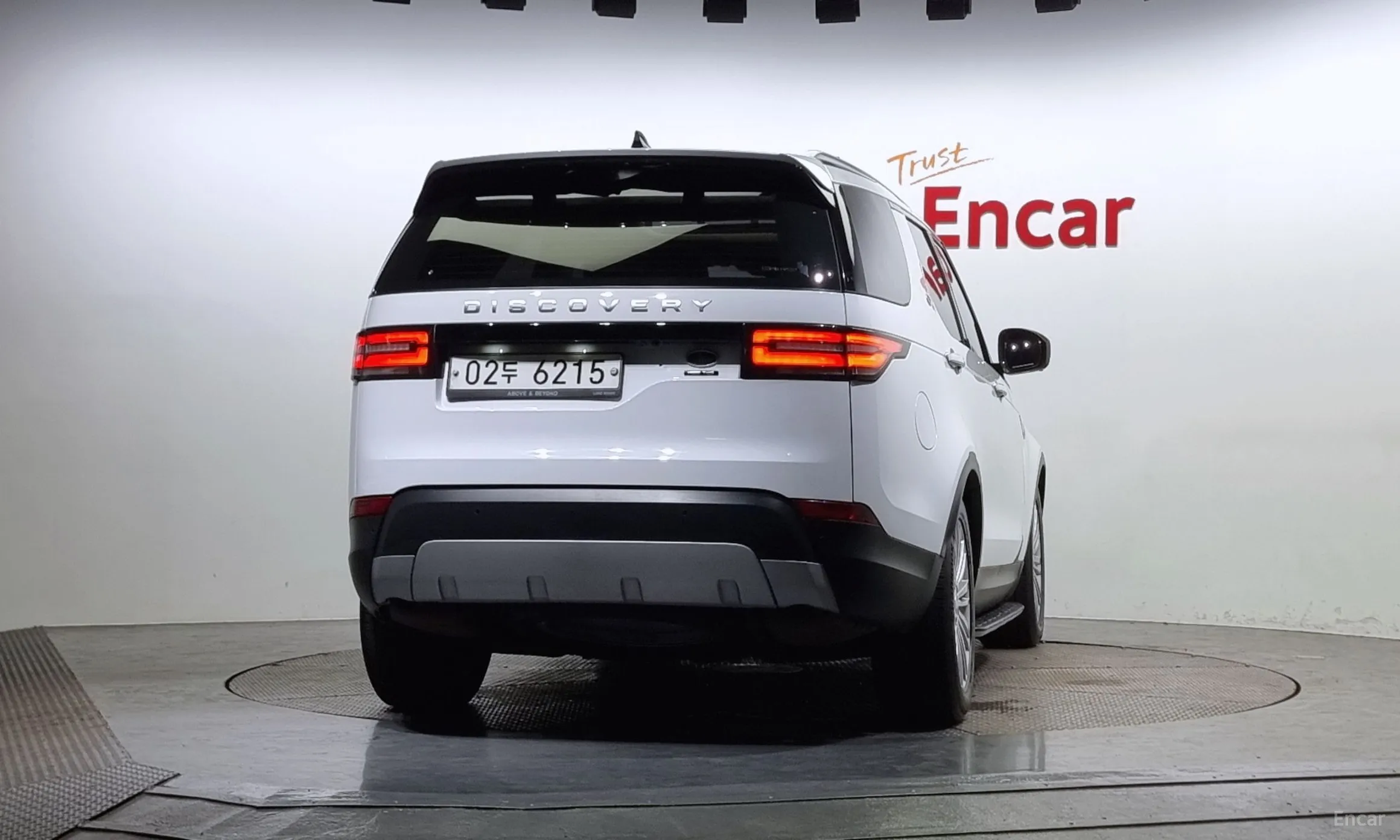 Land Rover Discovery 5 превью 3