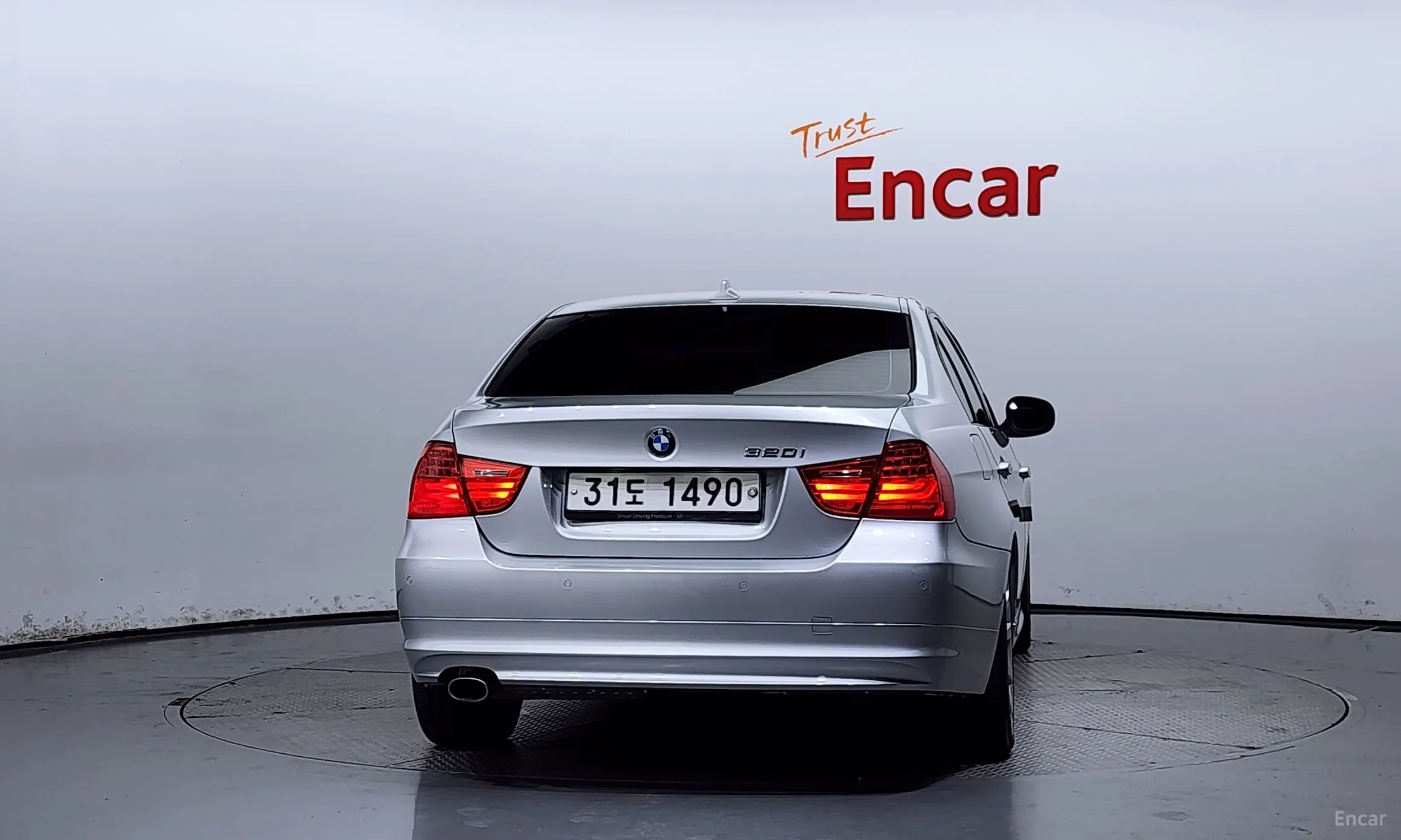 BMW 3 Series (E90) превью 3