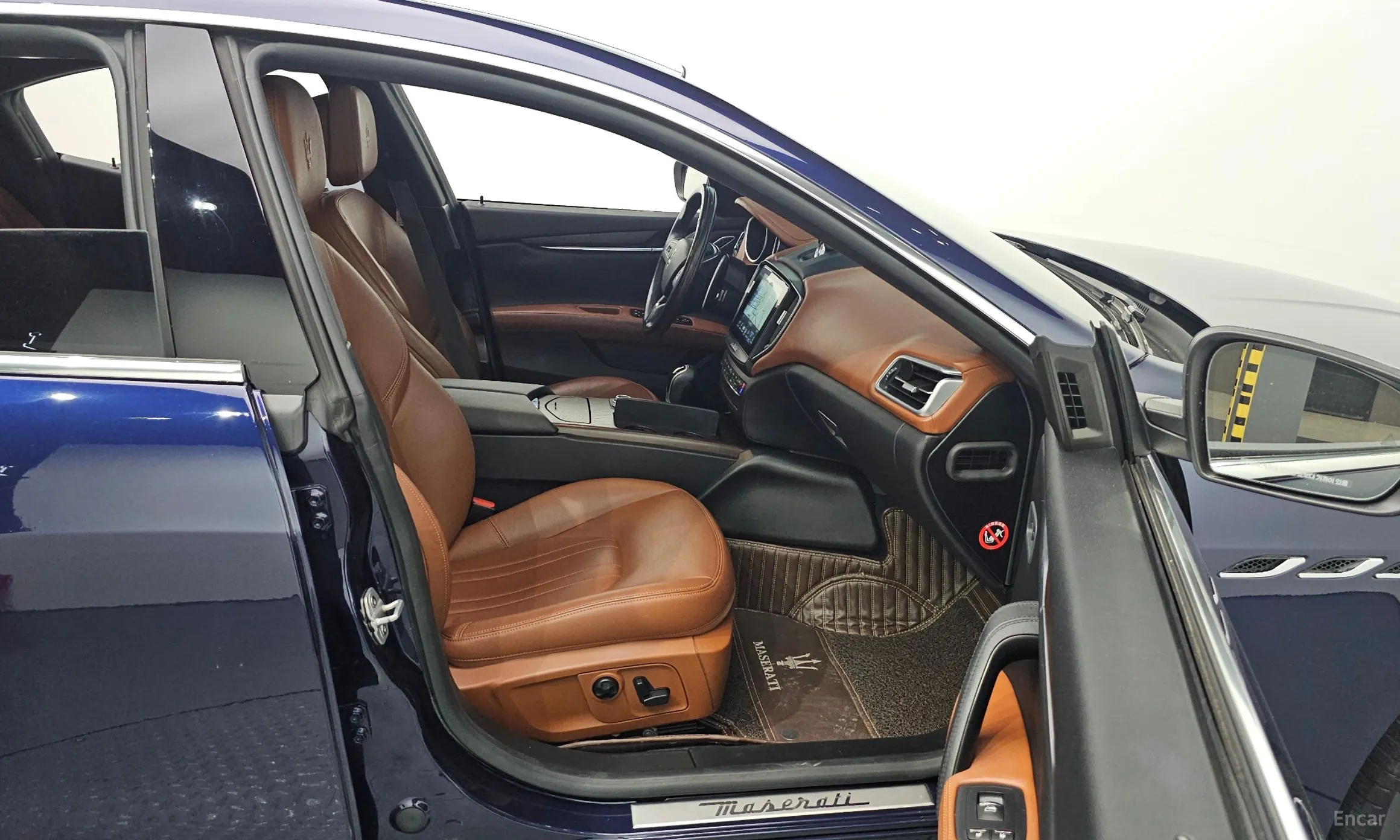 Maserati Ghibli превью 11