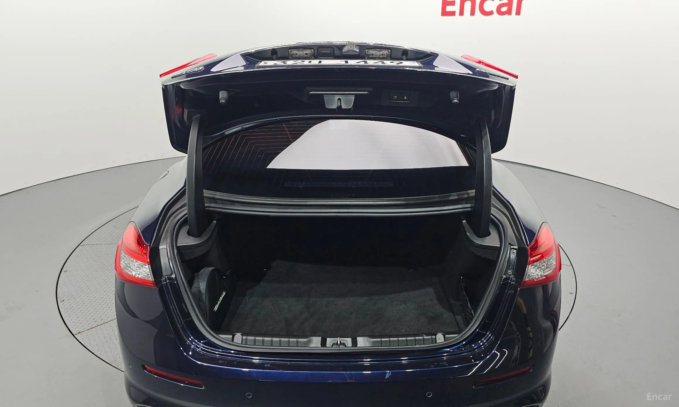Maserati Ghibli превью 20