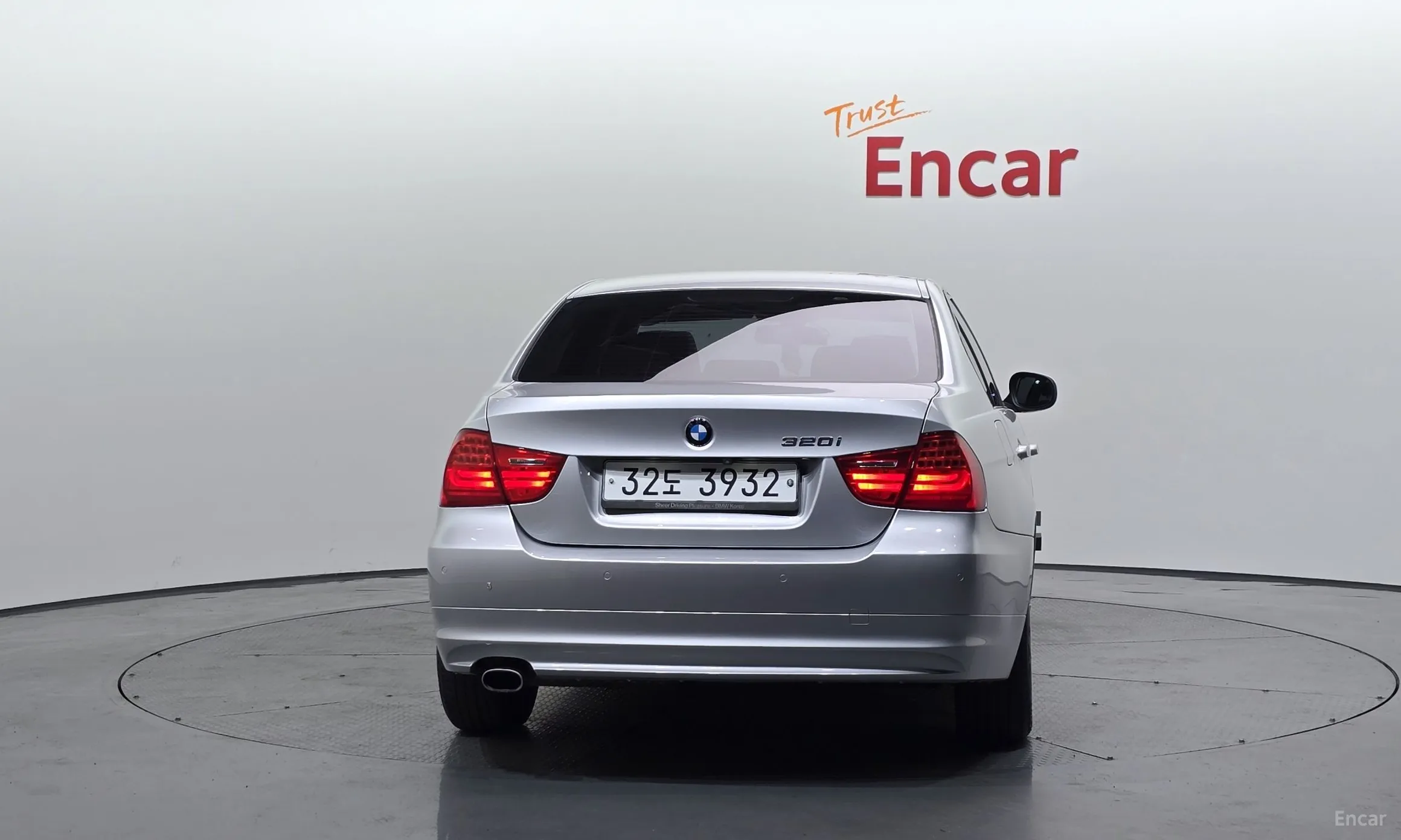 BMW 3 Series (E90) превью 3