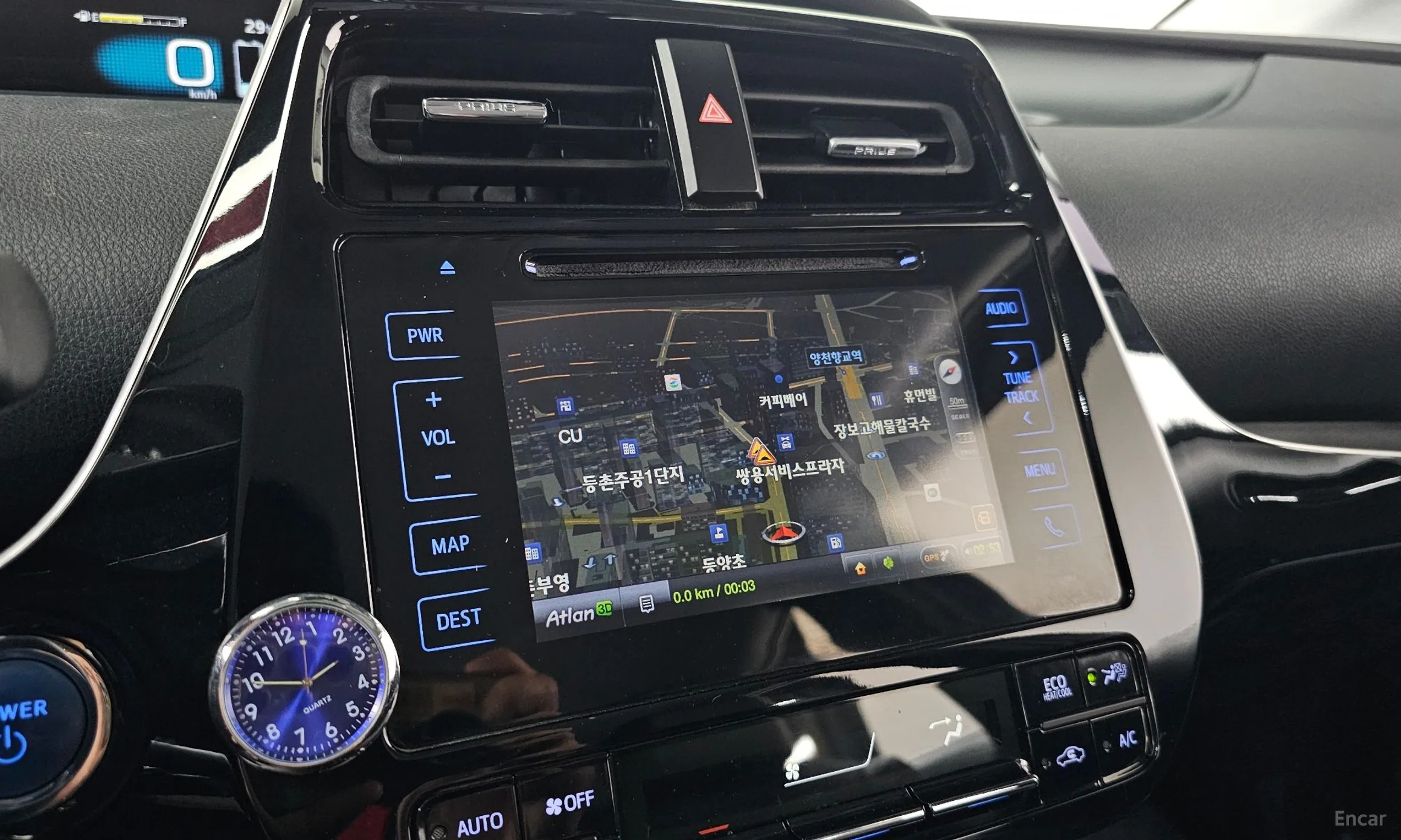 Toyota Prius Prime превью 15