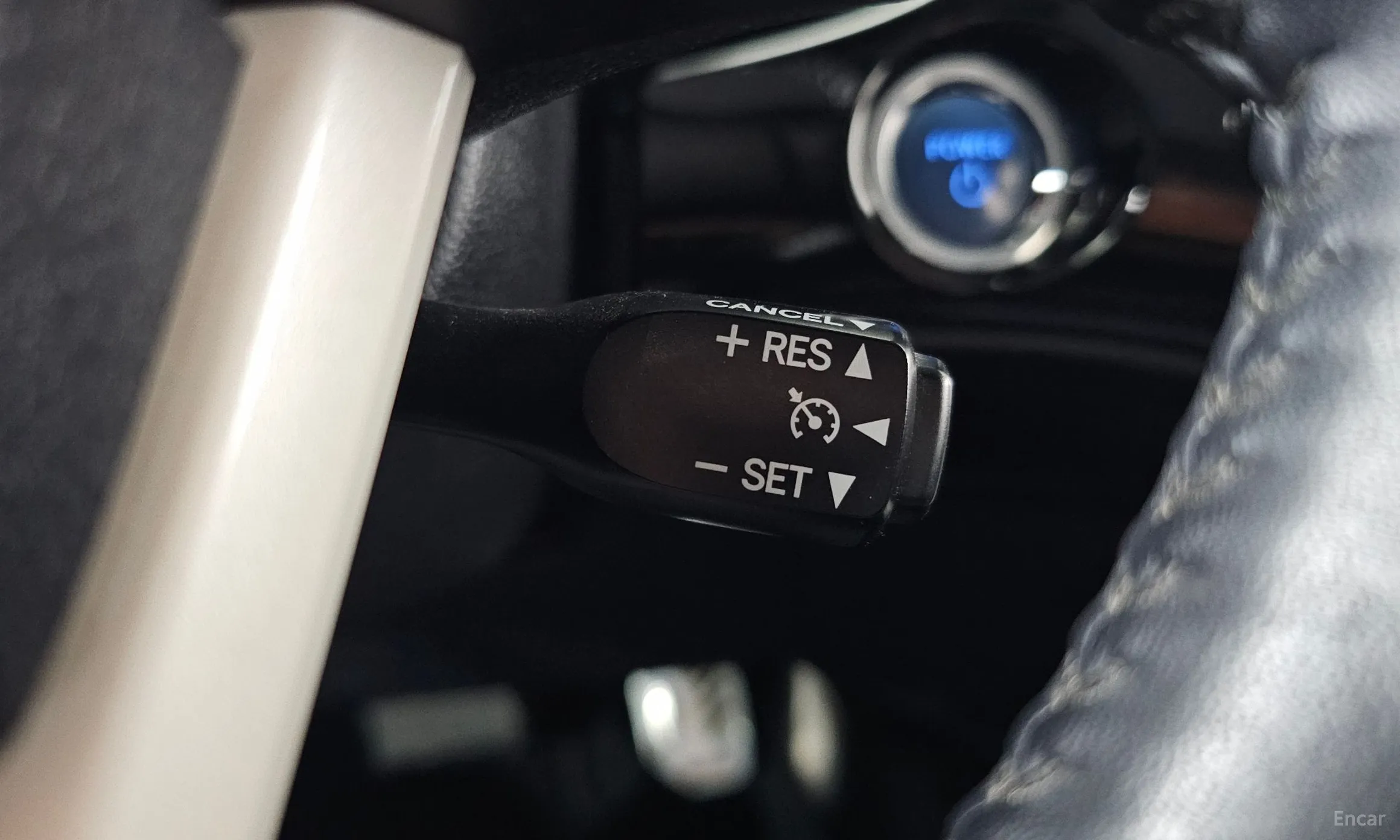 Toyota Prius Prime превью 9