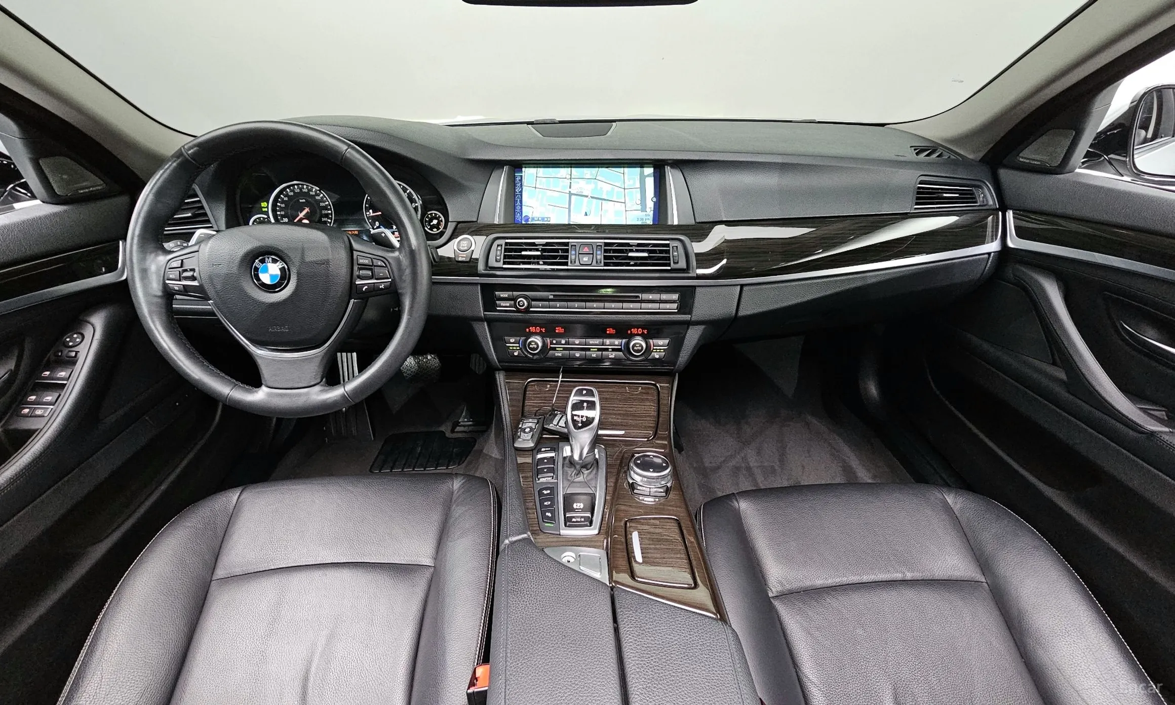 BMW 5 Series (F10) превью 4
