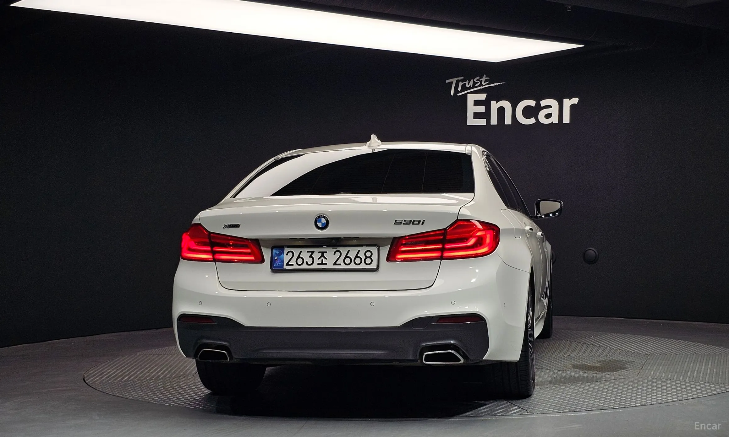 BMW 5 Series (G30) превью 3