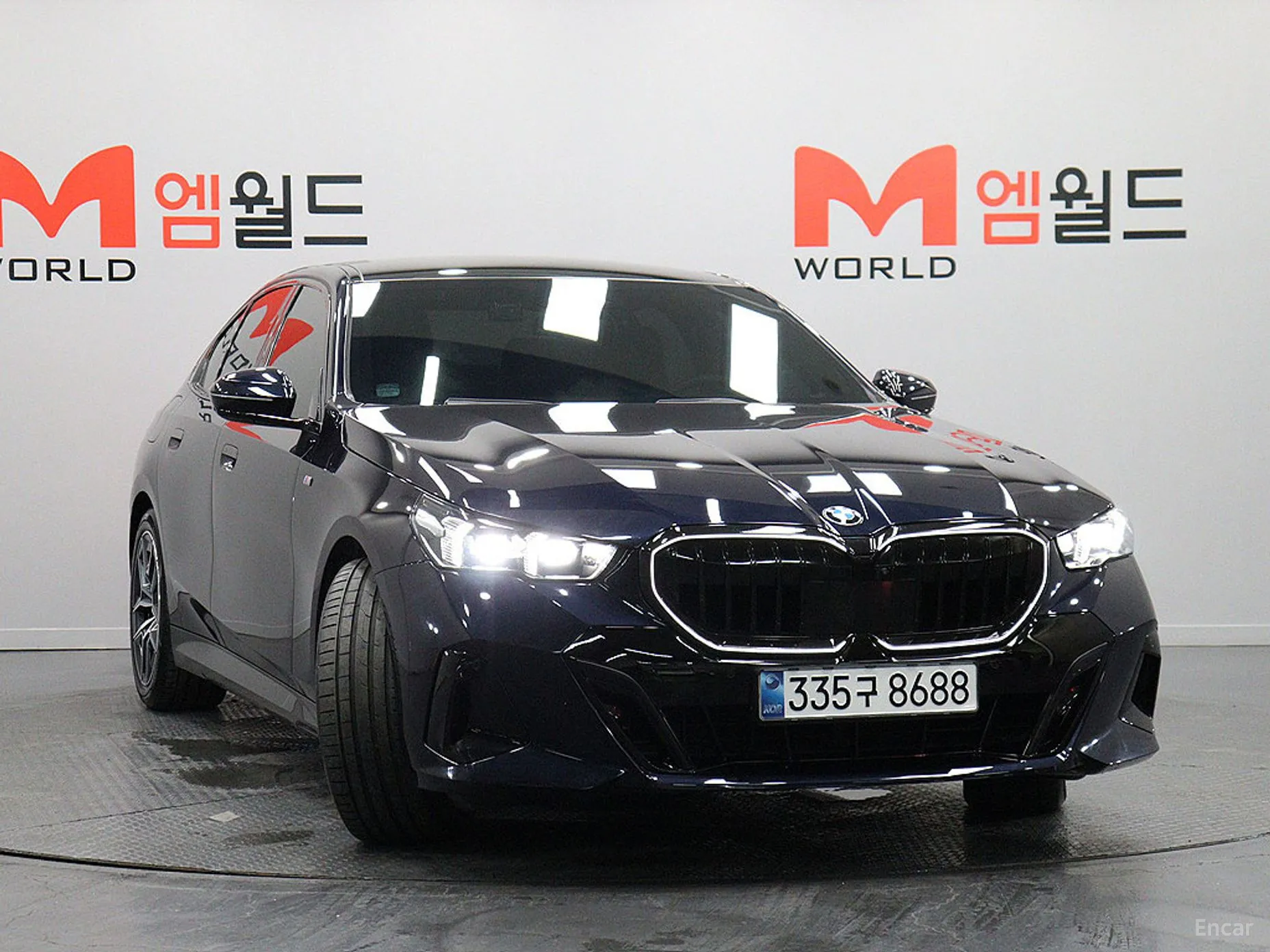 BMW 5 Series (G60) превью 2
