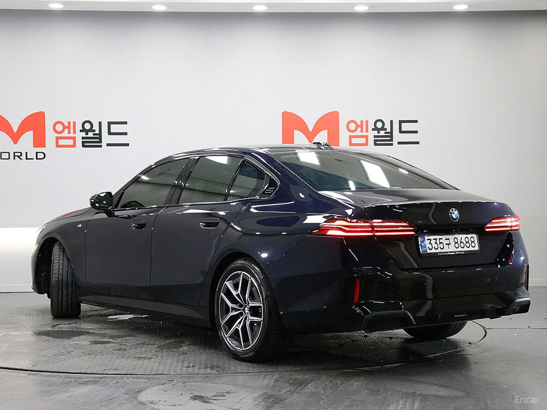 BMW 5 Series (G60) превью 3