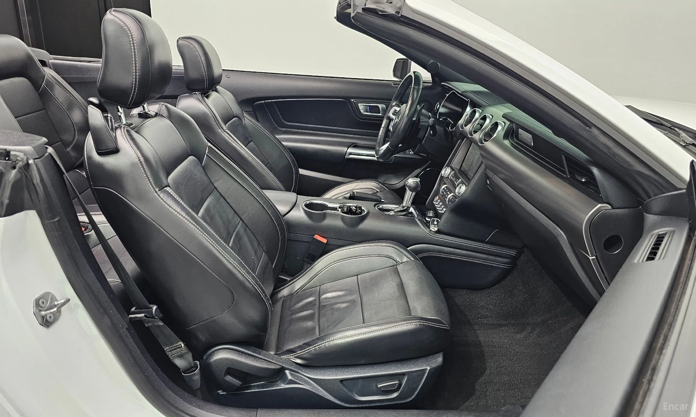 Ford Mustang превью 10