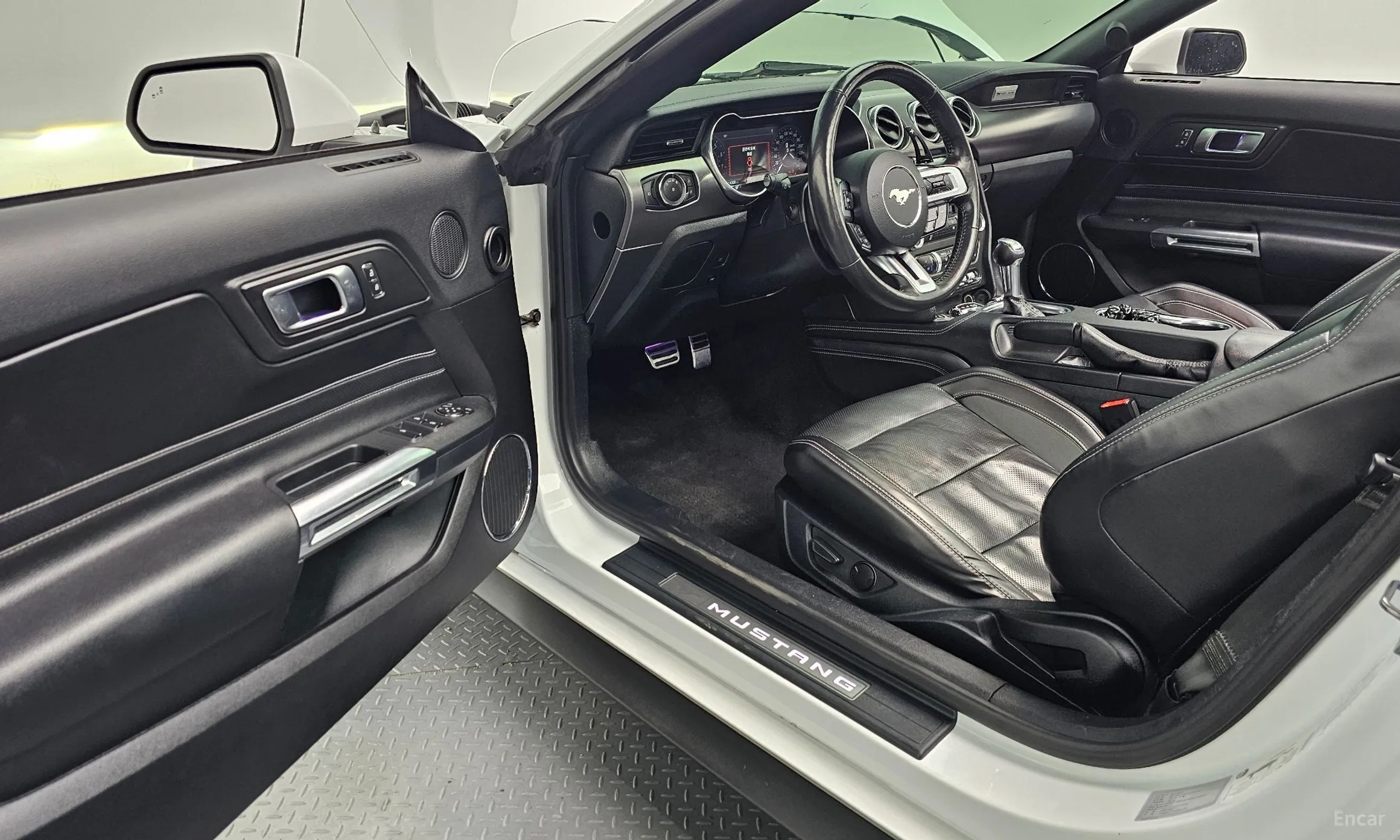 Ford Mustang превью 11