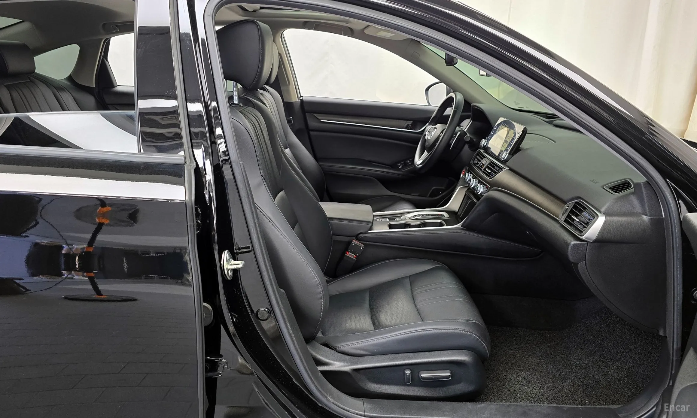 Honda Accord 10th Generation превью 11