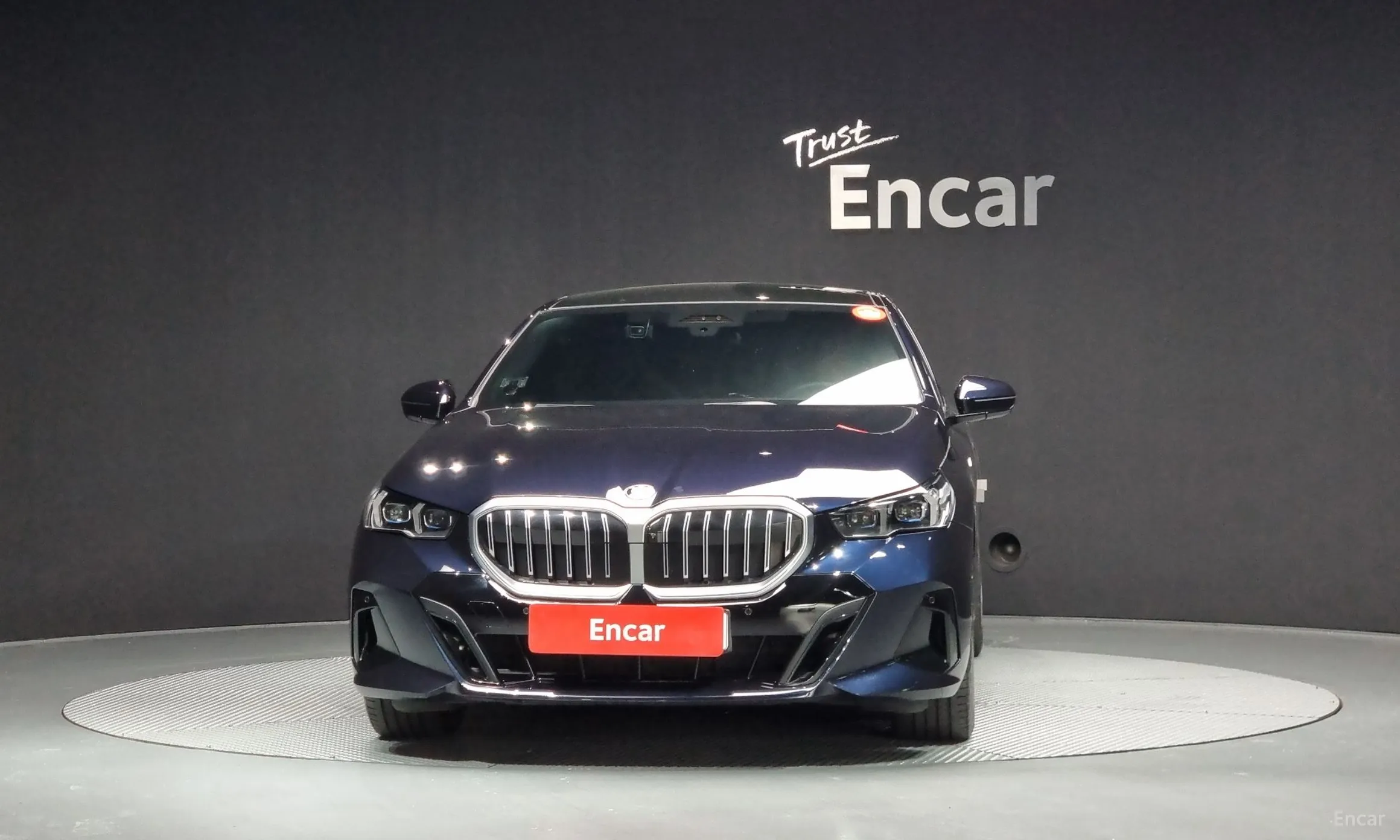 BMW 5 Series (G60) превью 2