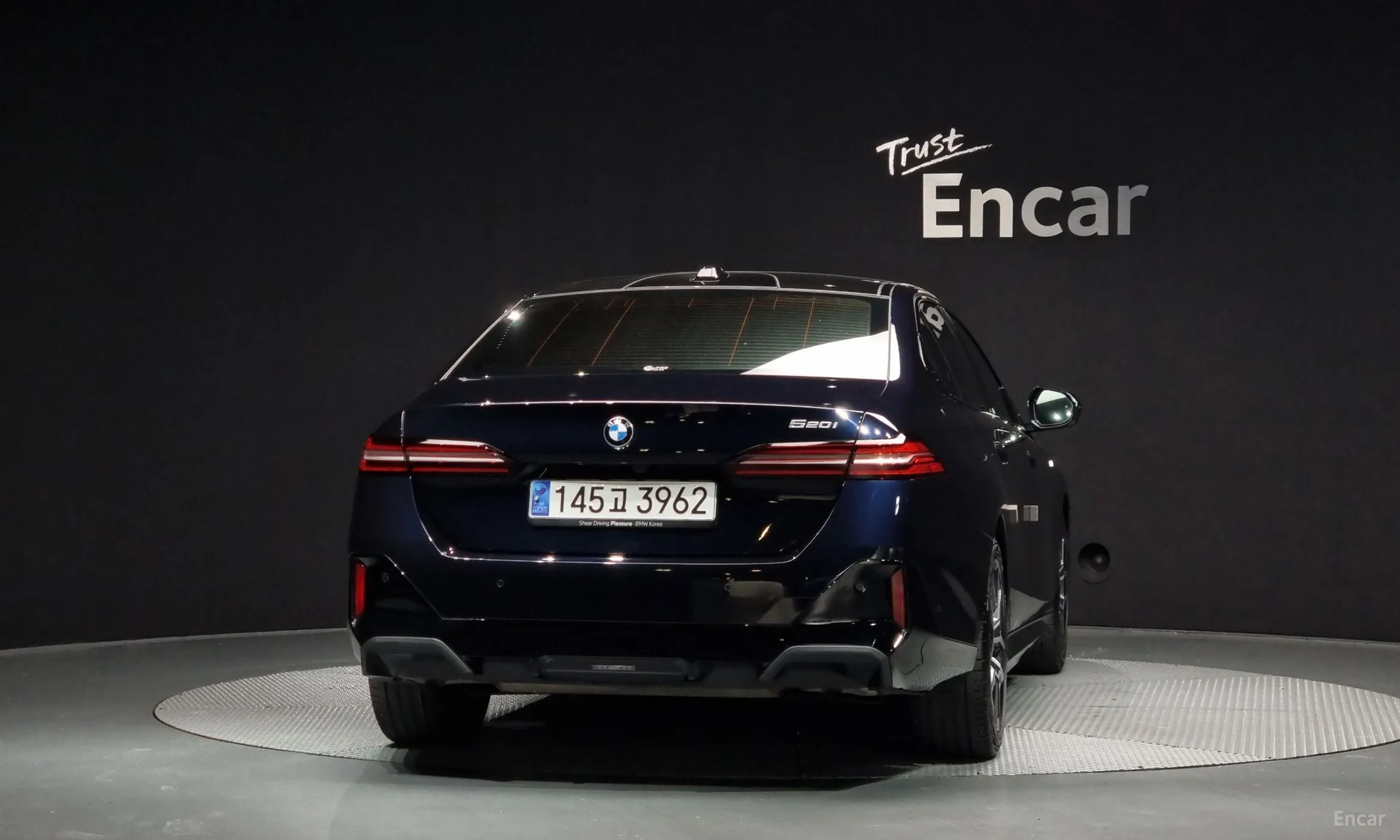 BMW 5 Series (G60) превью 3