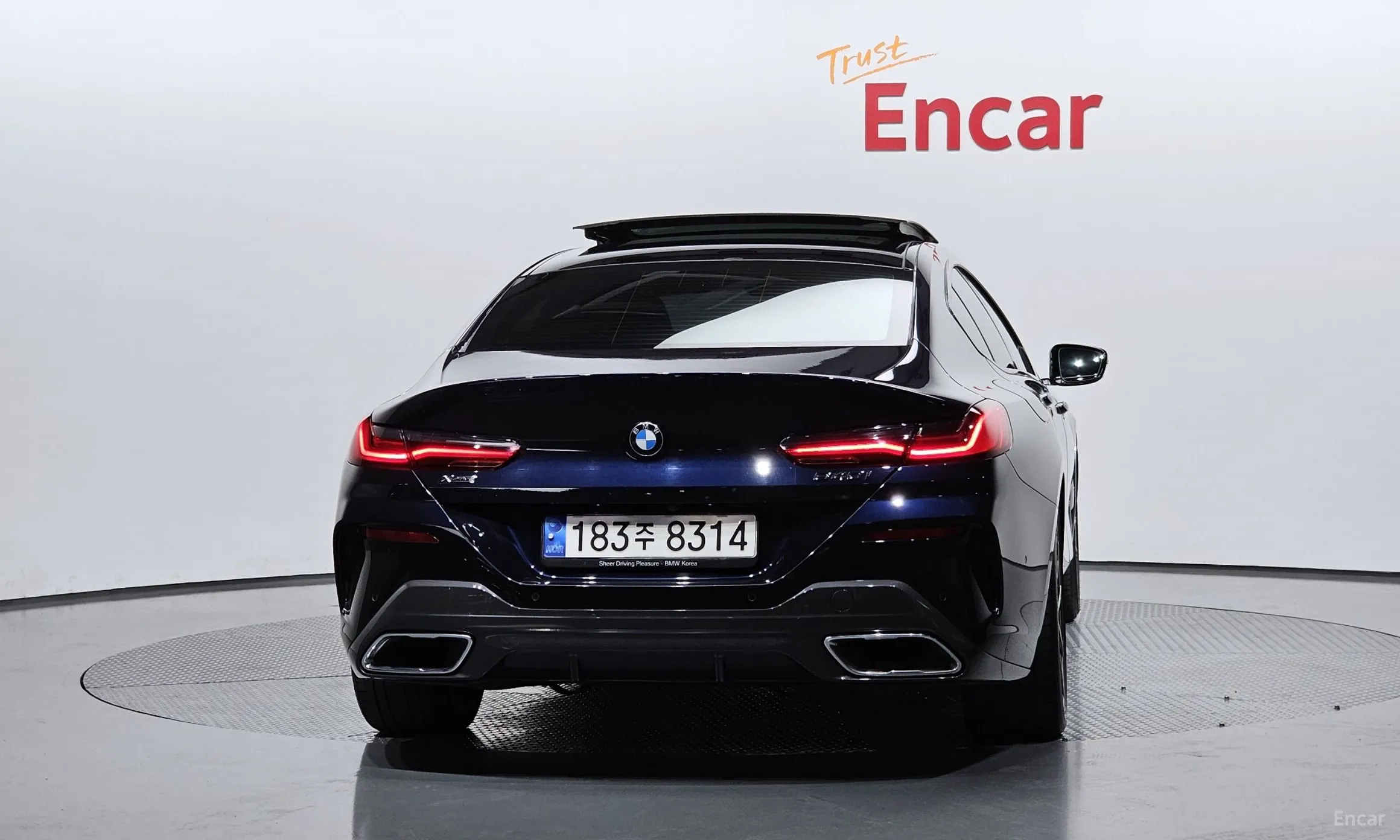 BMW 8-series (G15) превью 3