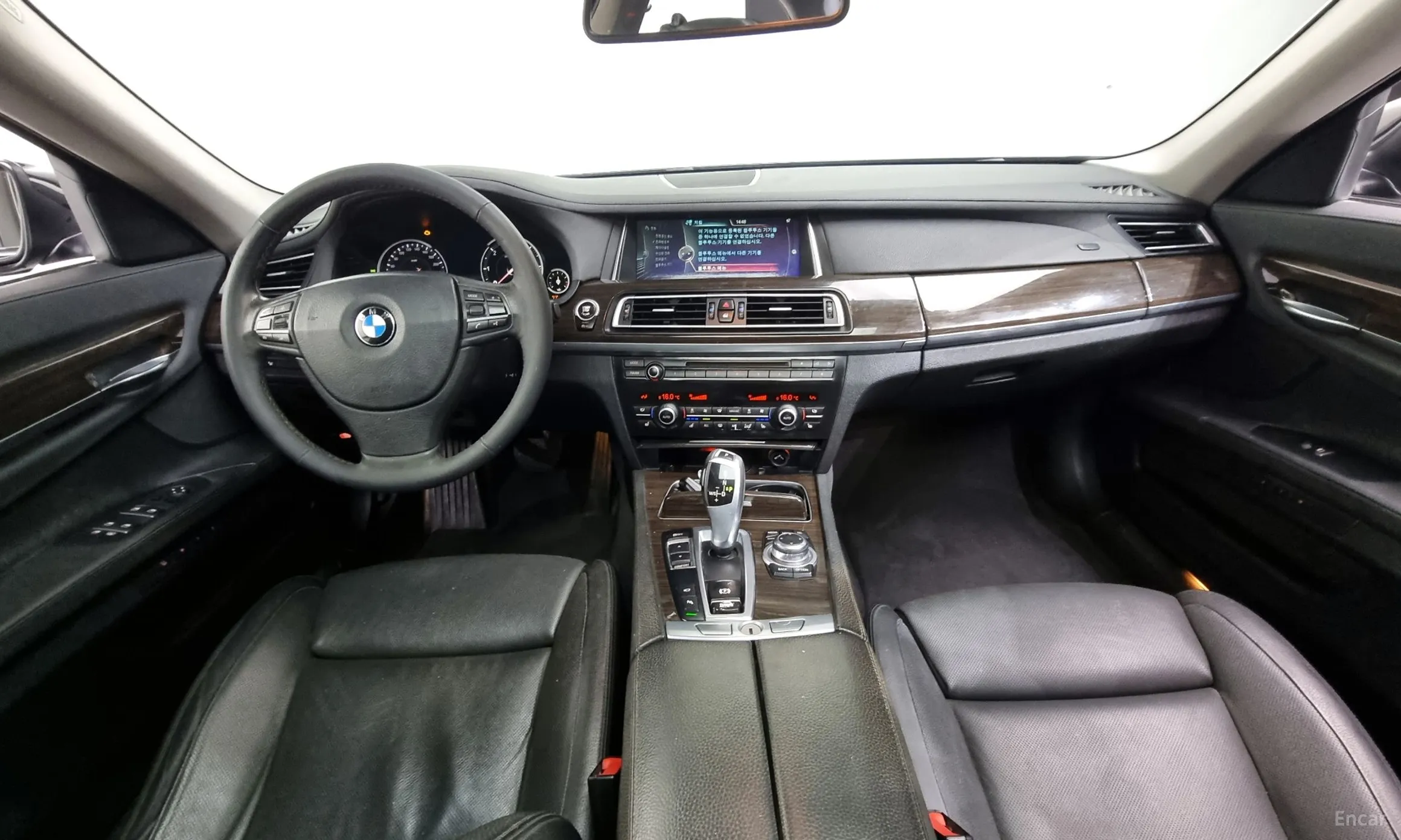 BMW 7 Series (F01) превью 4
