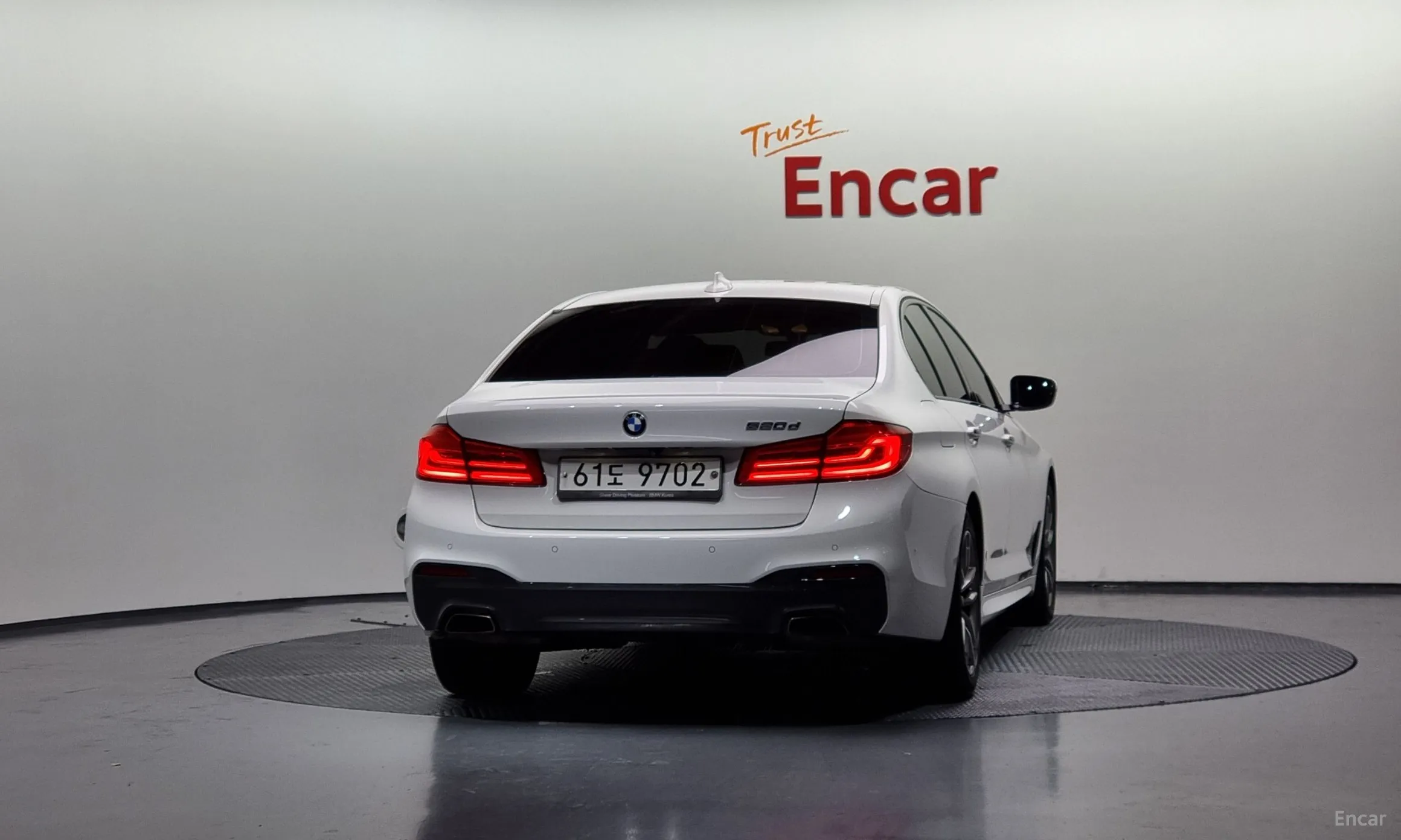 BMW 5 Series (G30) превью 3