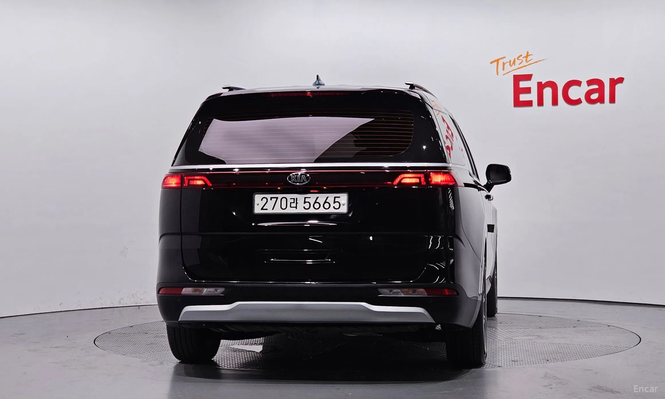 Kia Carnival Gen 4 превью 3