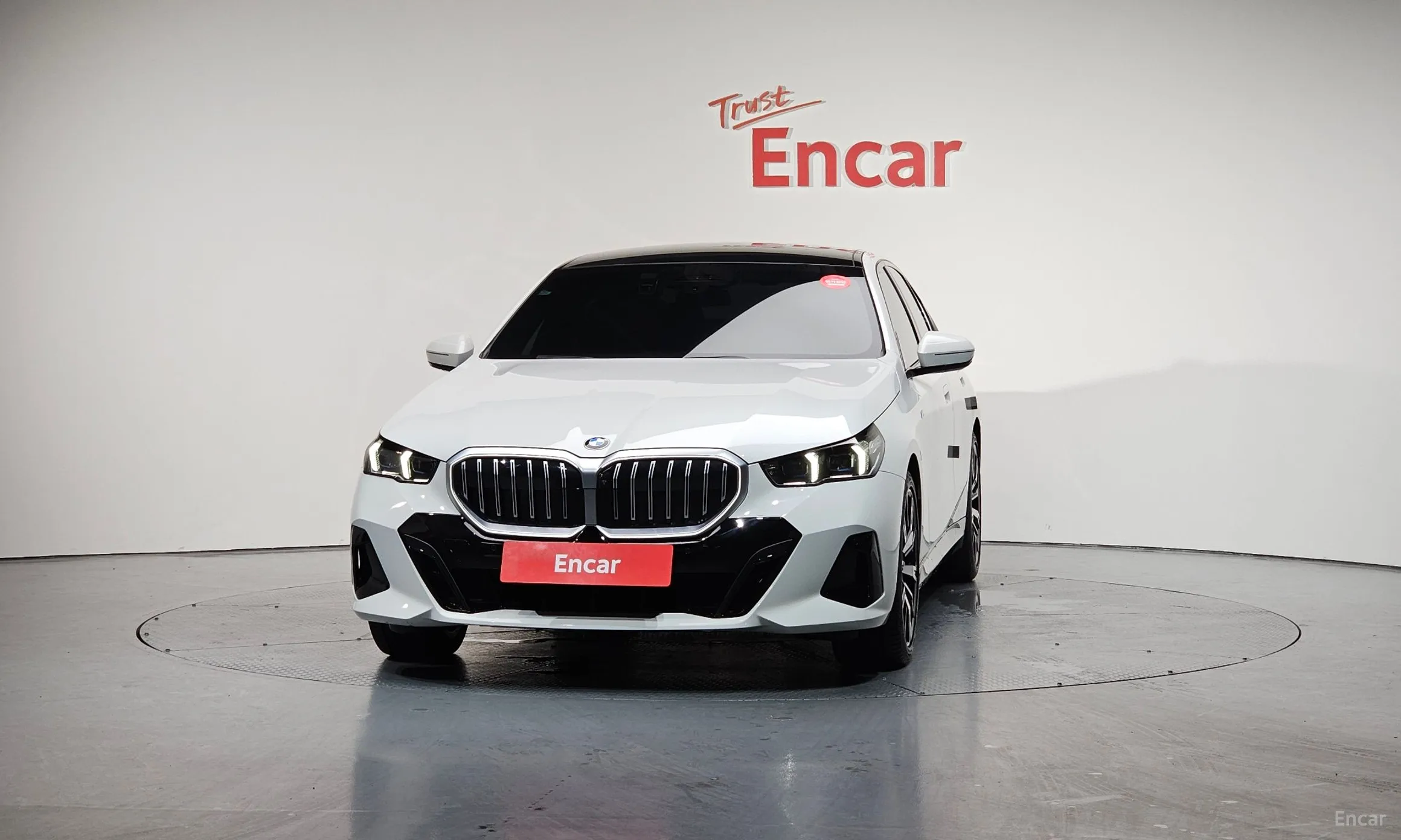 BMW 5 Series (G60) превью 2
