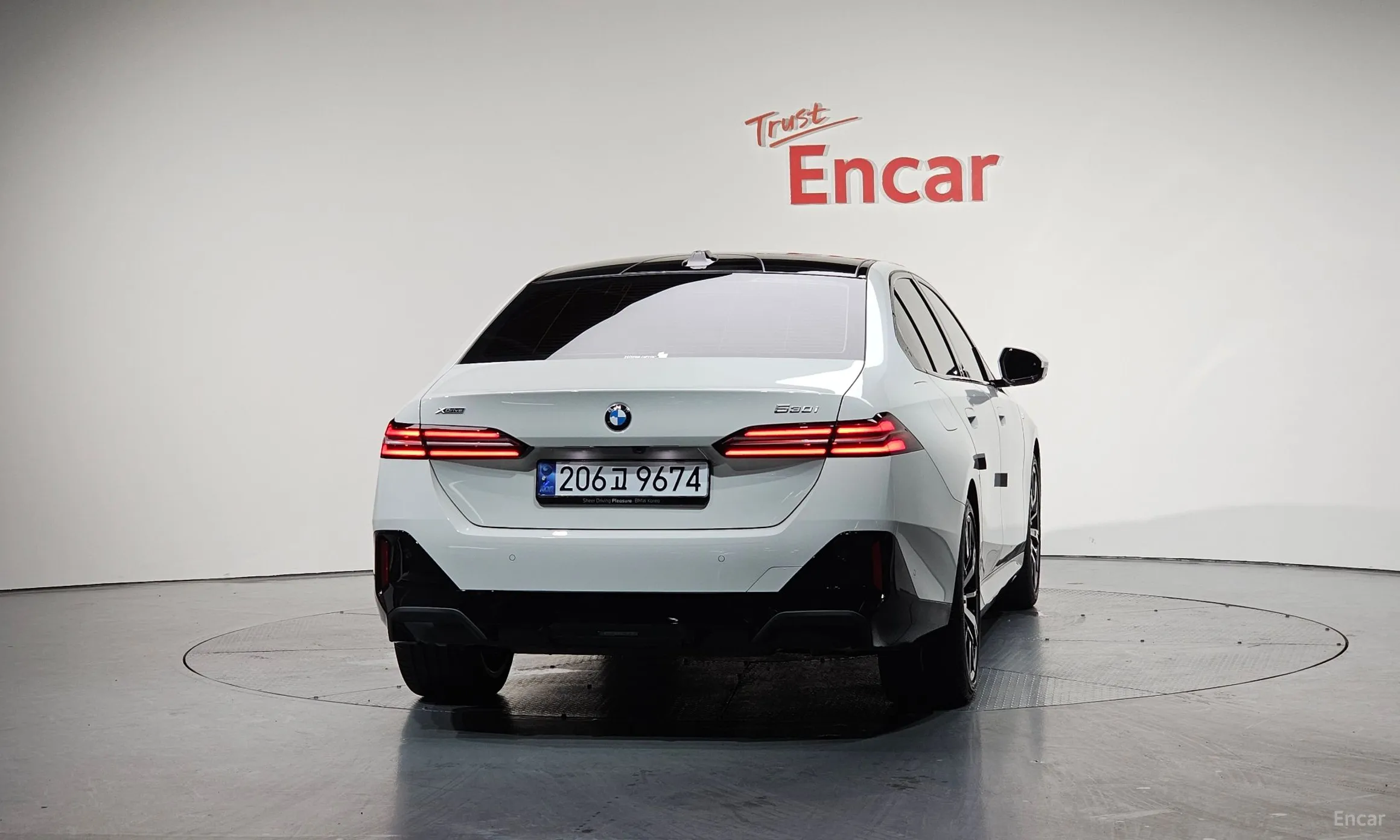 BMW 5 Series (G60) превью 3