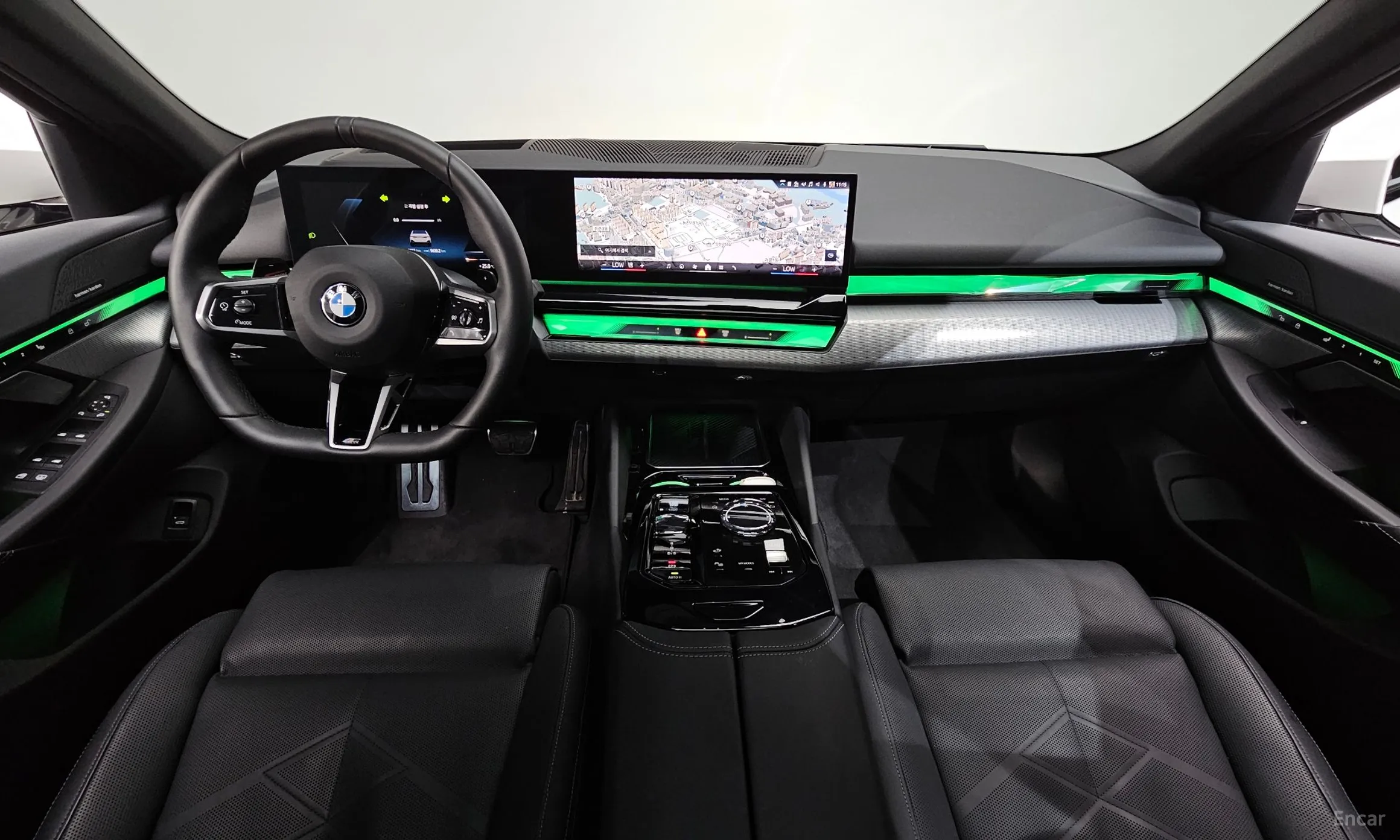 BMW 5 Series (G60) превью 4