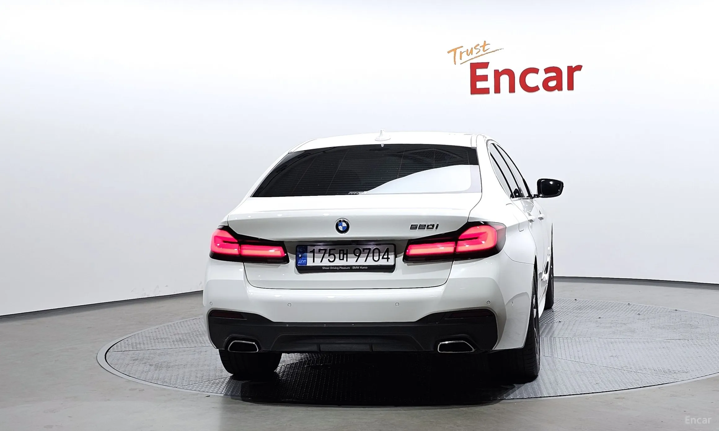 BMW 5 Series (G30) превью 3