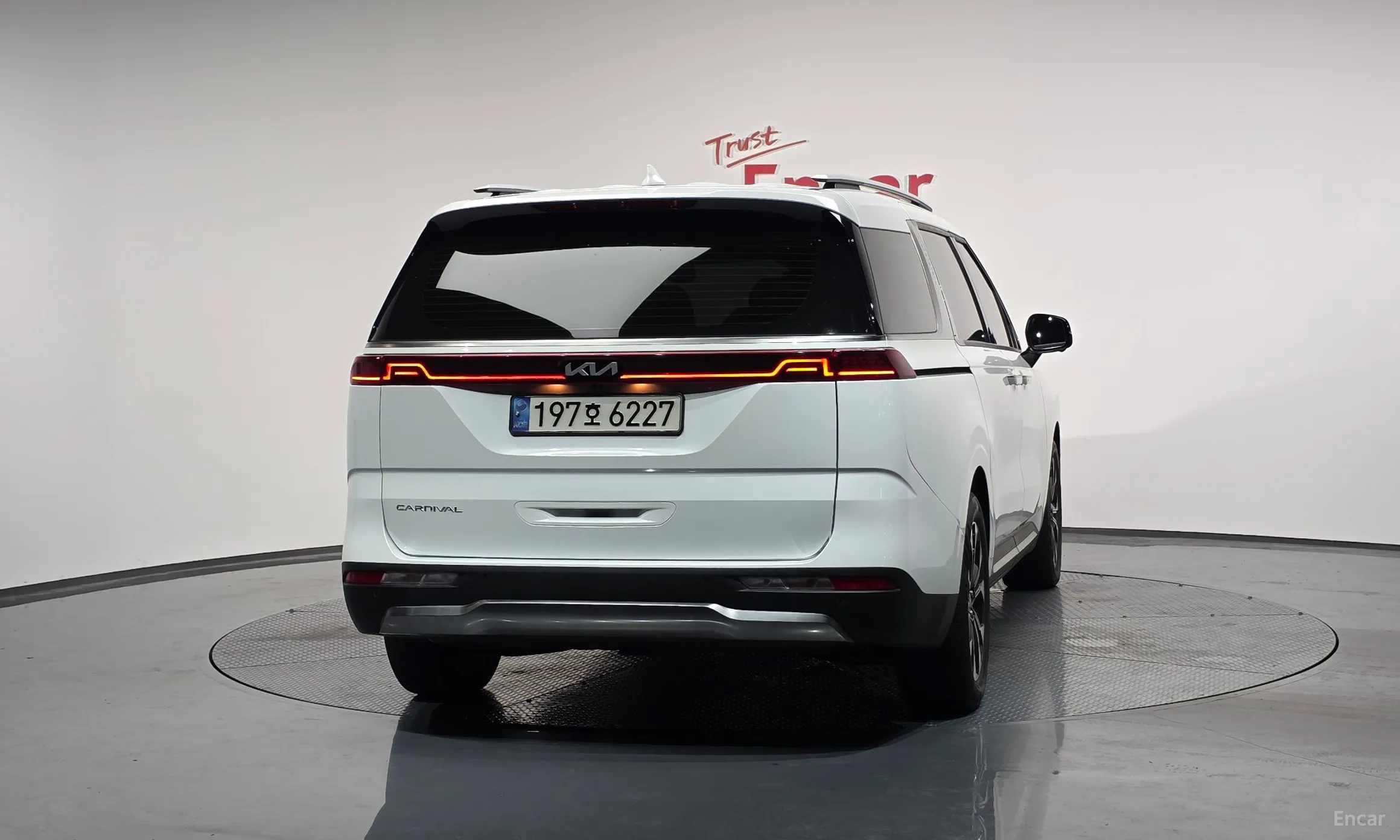 Kia Carnival Gen 4 превью 3