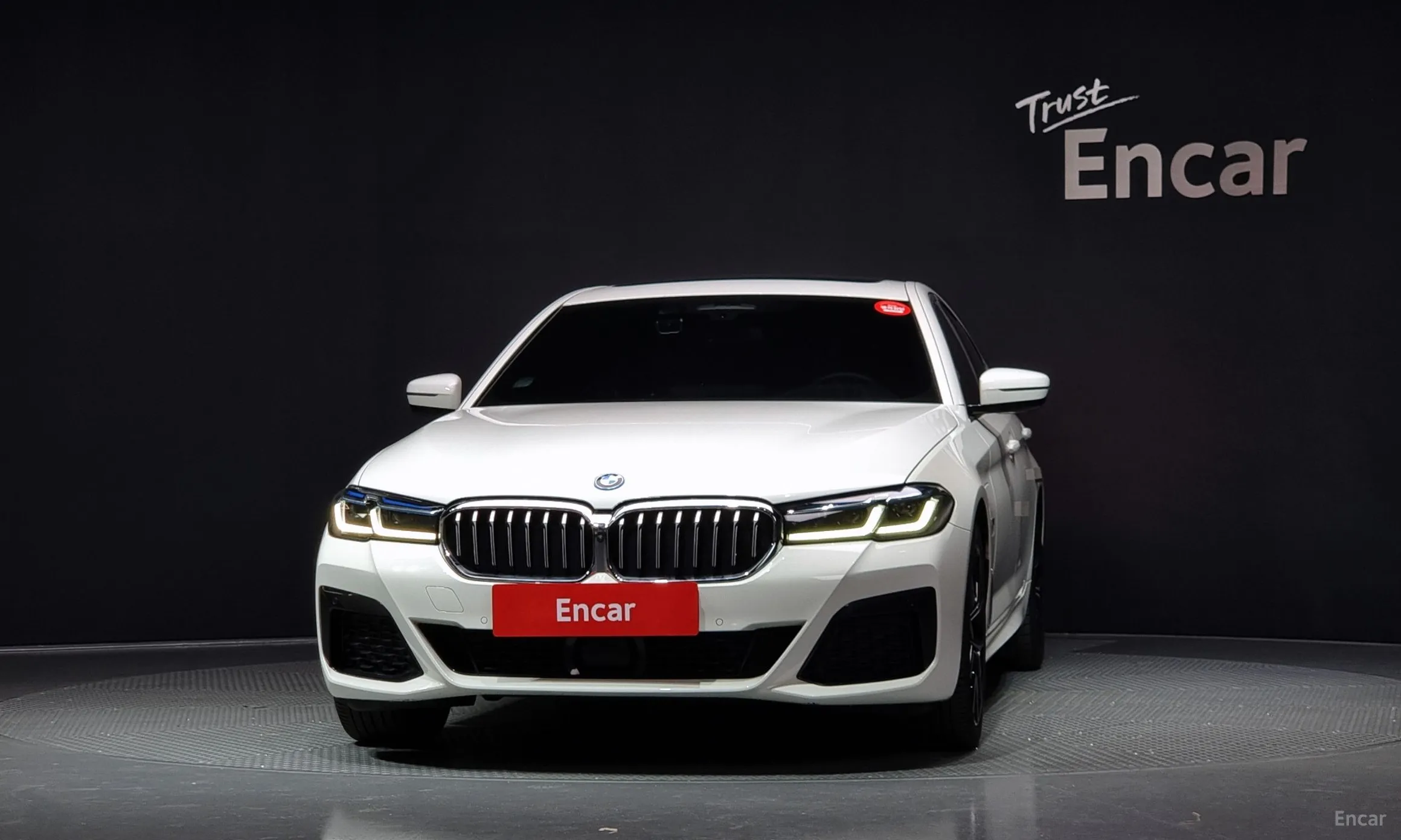 BMW 5 Series (G30) превью 2